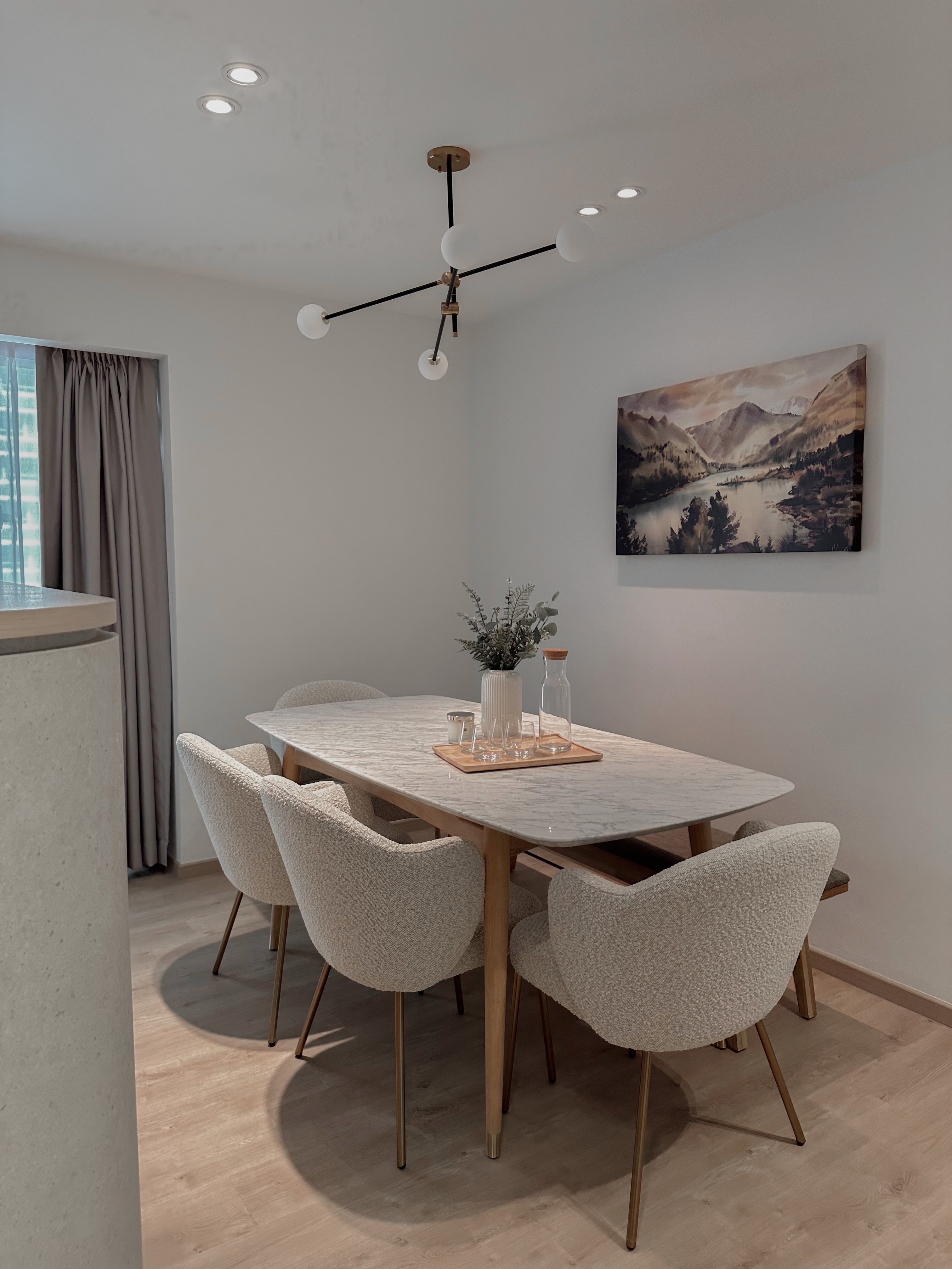 Modern 4-Room Flat with Cosy Lux vibes - Modern dining room with marble table and beige upholstered chairs, minimalist