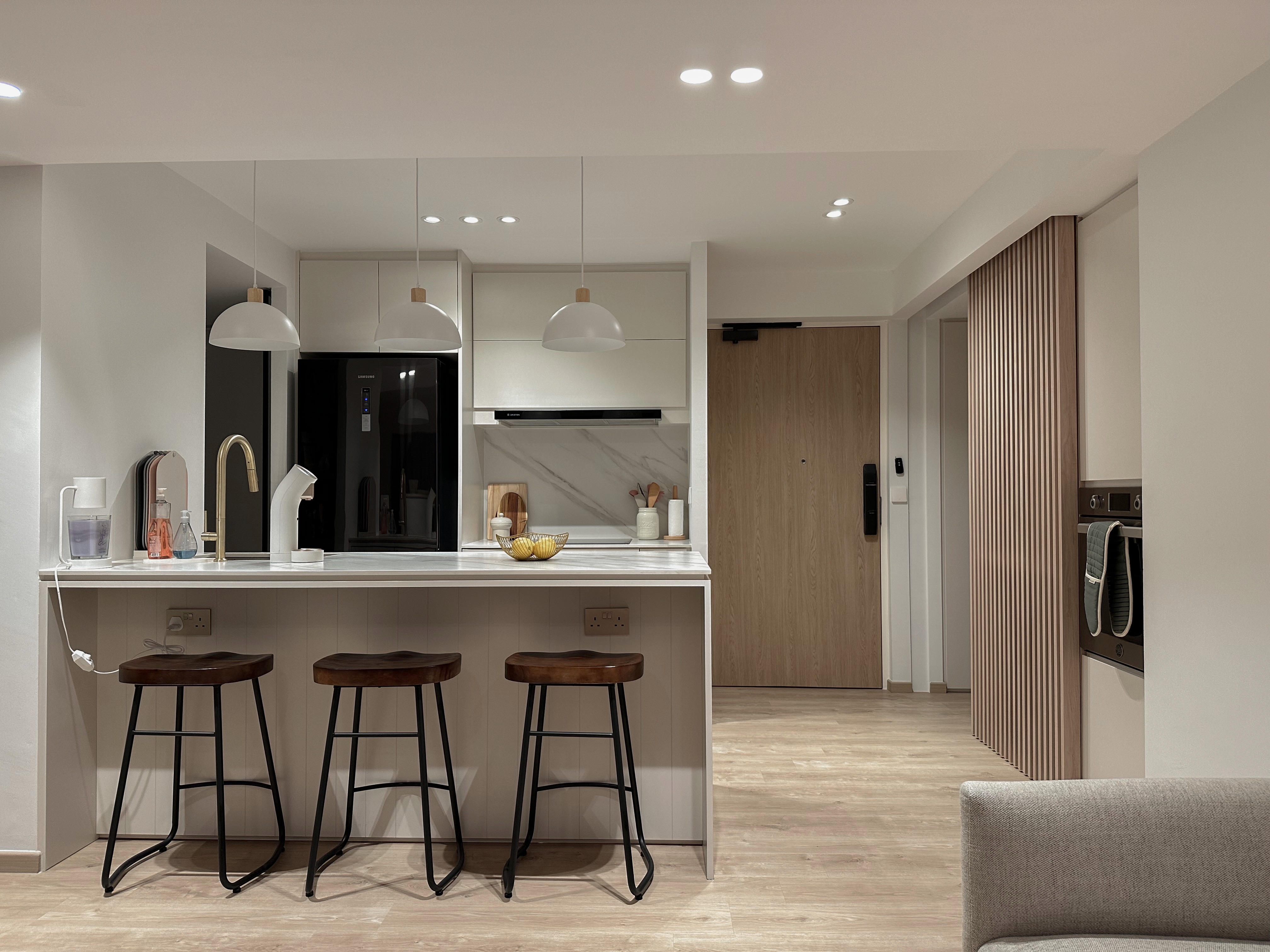 Modern 4-Room Flat with Cosy Lux vibes - modern kitchen, minimalist design, sleek appliances, white cabinetry, pendant