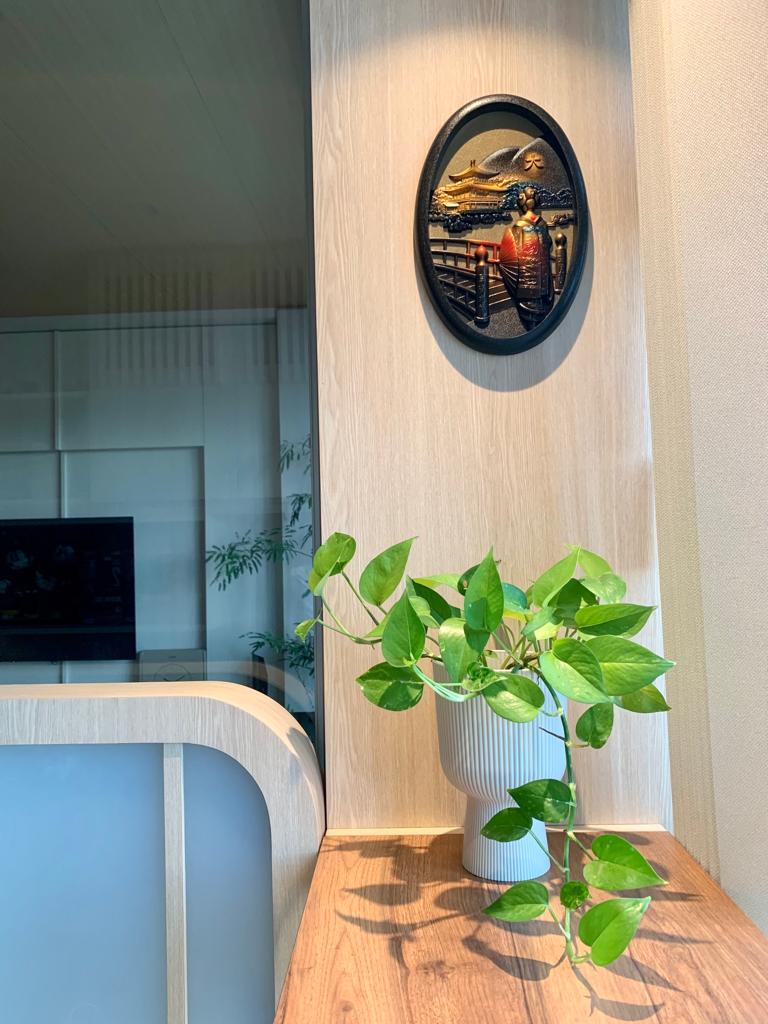 Japanese Inspired Interior | Minimal plants with impact  - Modern living room, cozy corner, wooden furniture, abstract