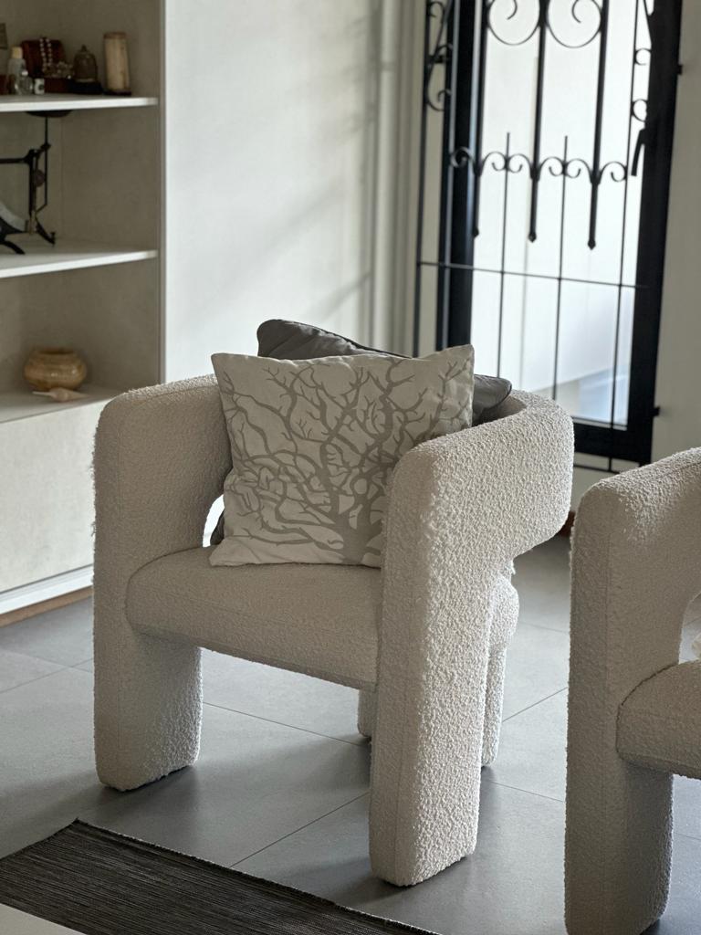 Living-in-simplicity-where-less-is-more