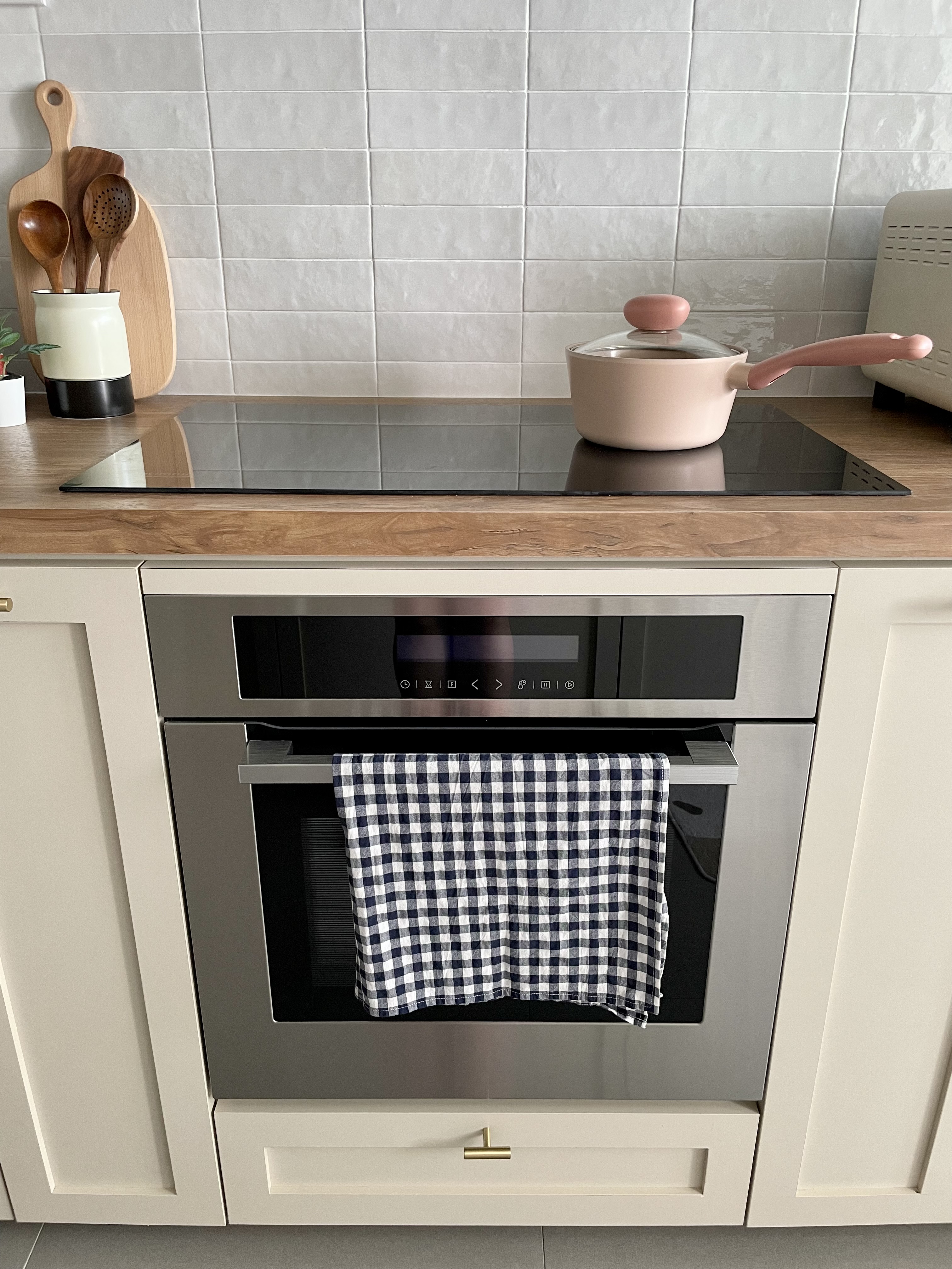 Dream Farmhouse Kitchen in small BTO