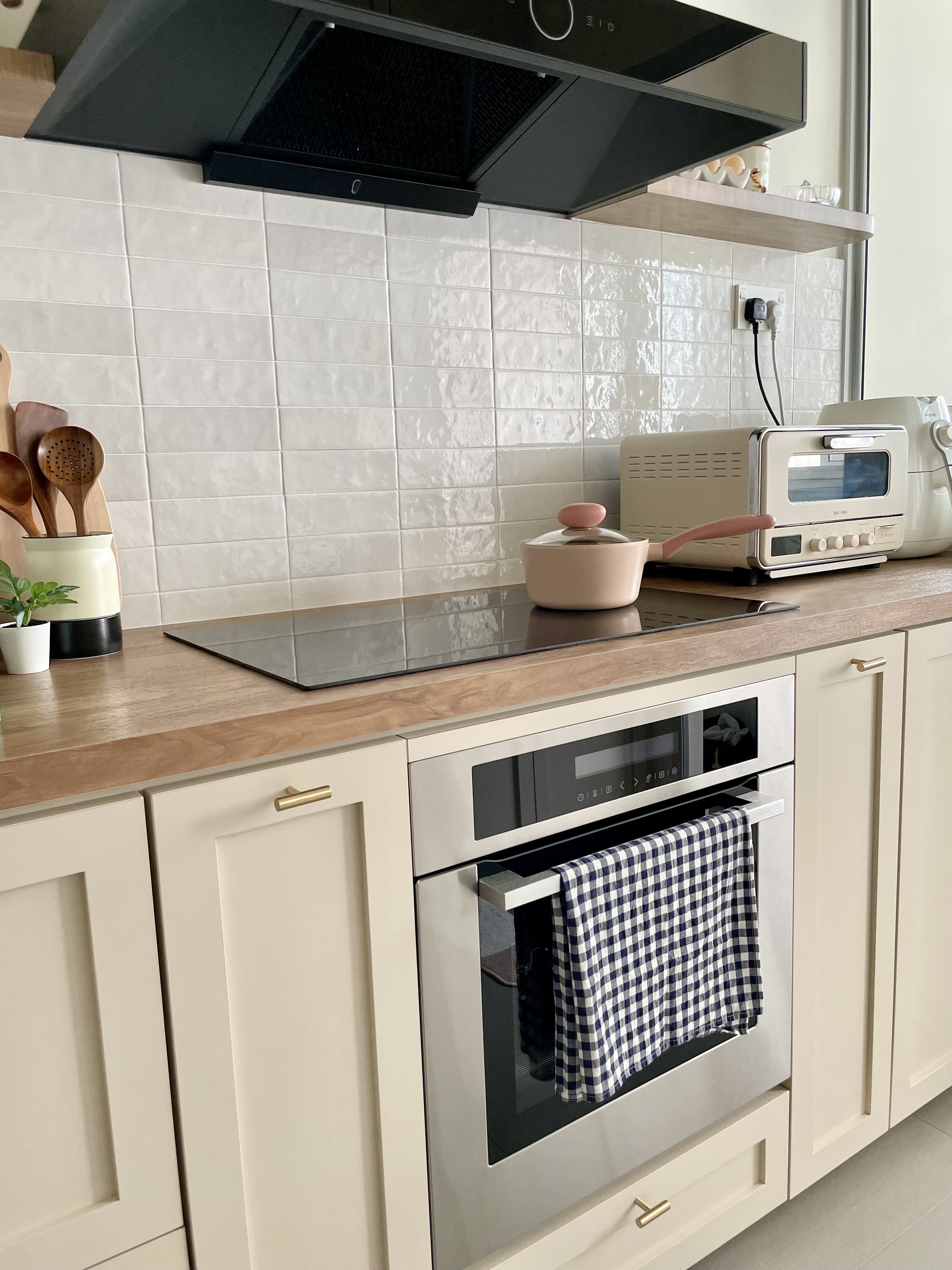 Dream Farmhouse Kitchen in small BTO