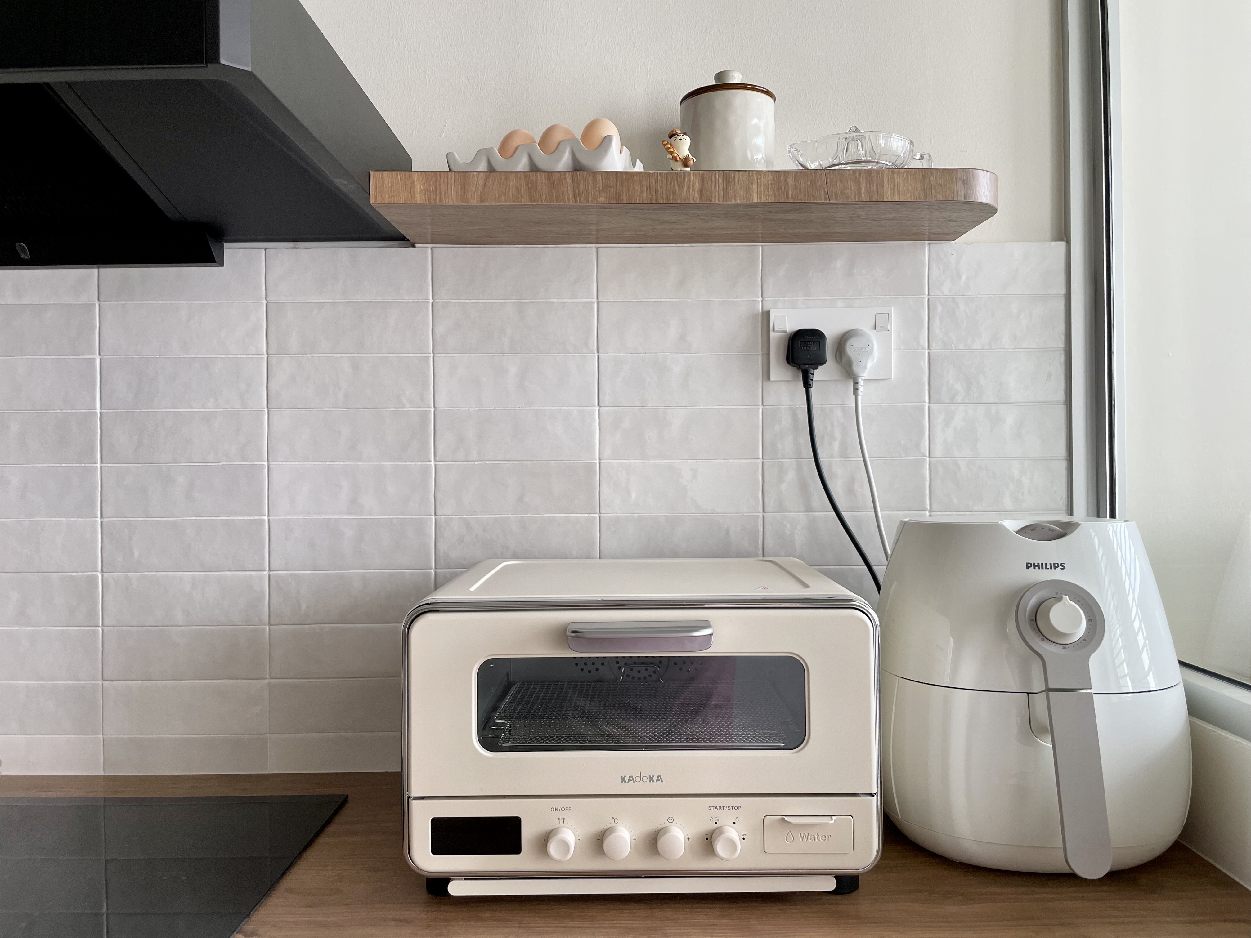 Dream Farmhouse Kitchen in small BTO - Kitchen countertop, modern appliances, toaster oven, Philips brand, beige color, sleek