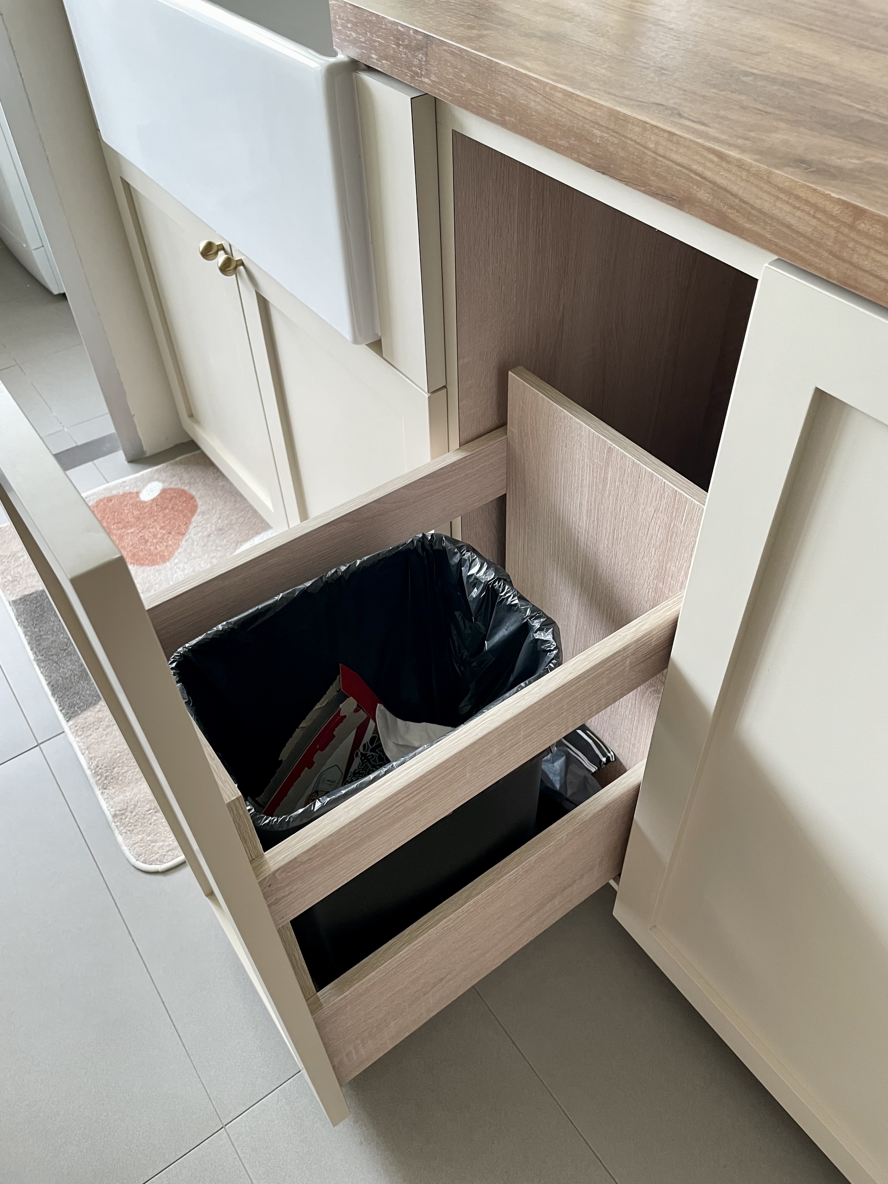 Dream Farmhouse Kitchen in small BTO - Kitchen drawer, open drawer, trash can, kitchen cabinets, wooden drawers, beige