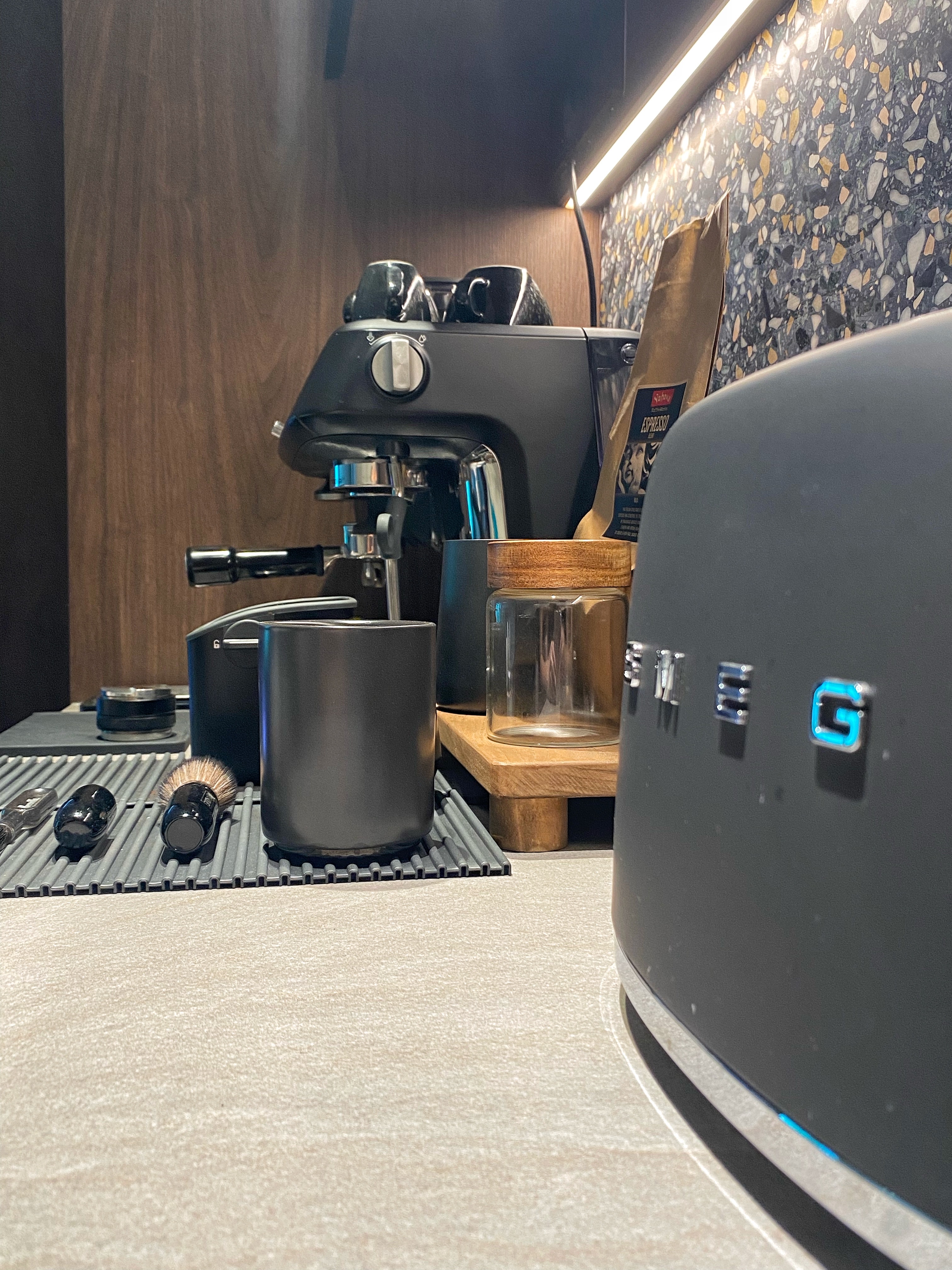 Once you go black, you never go back. That's what they said. - Espresso machine, coffee preparation, coffee beans, grinder