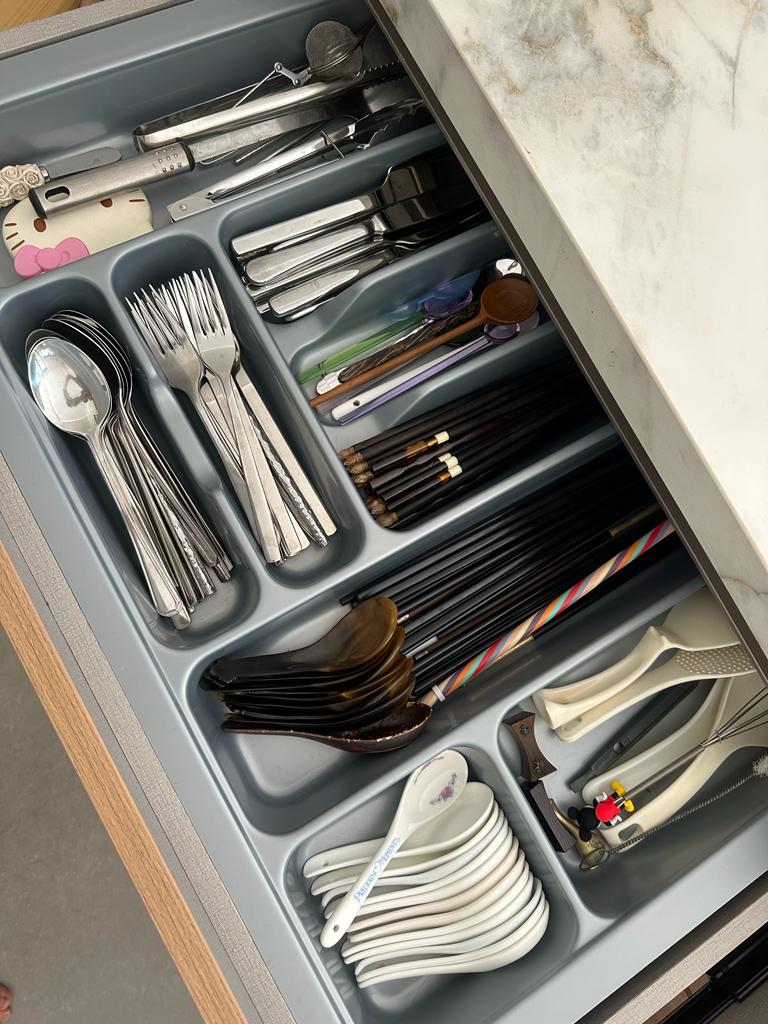 How I plan and organise my kitchen - silverware, utensils, dishware, knife set, spoon, fork, spatula, knife