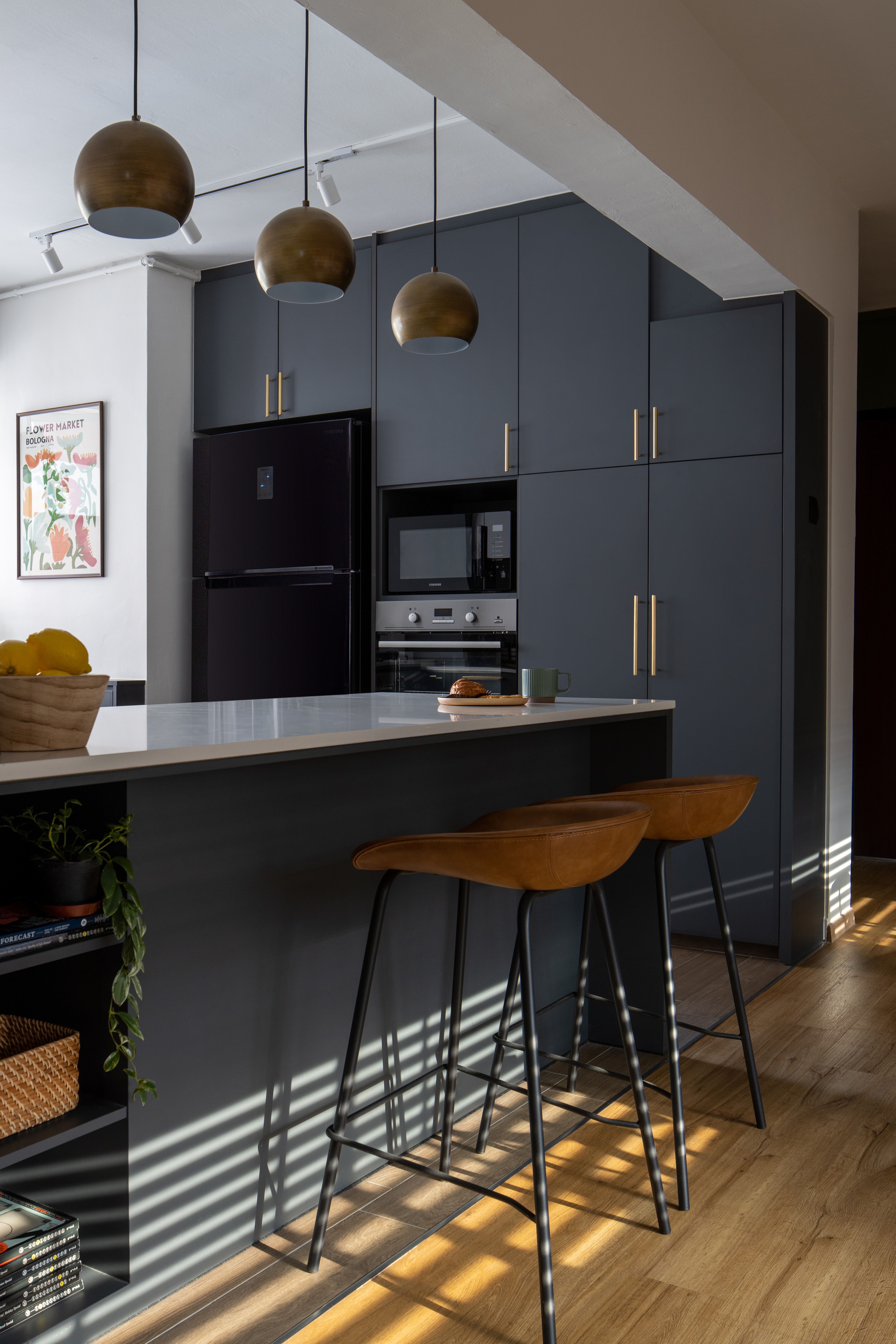 Transforming our kitchen with cozy cafe vibes - Modern kitchen with sleek design, contemporary furniture, large pendant