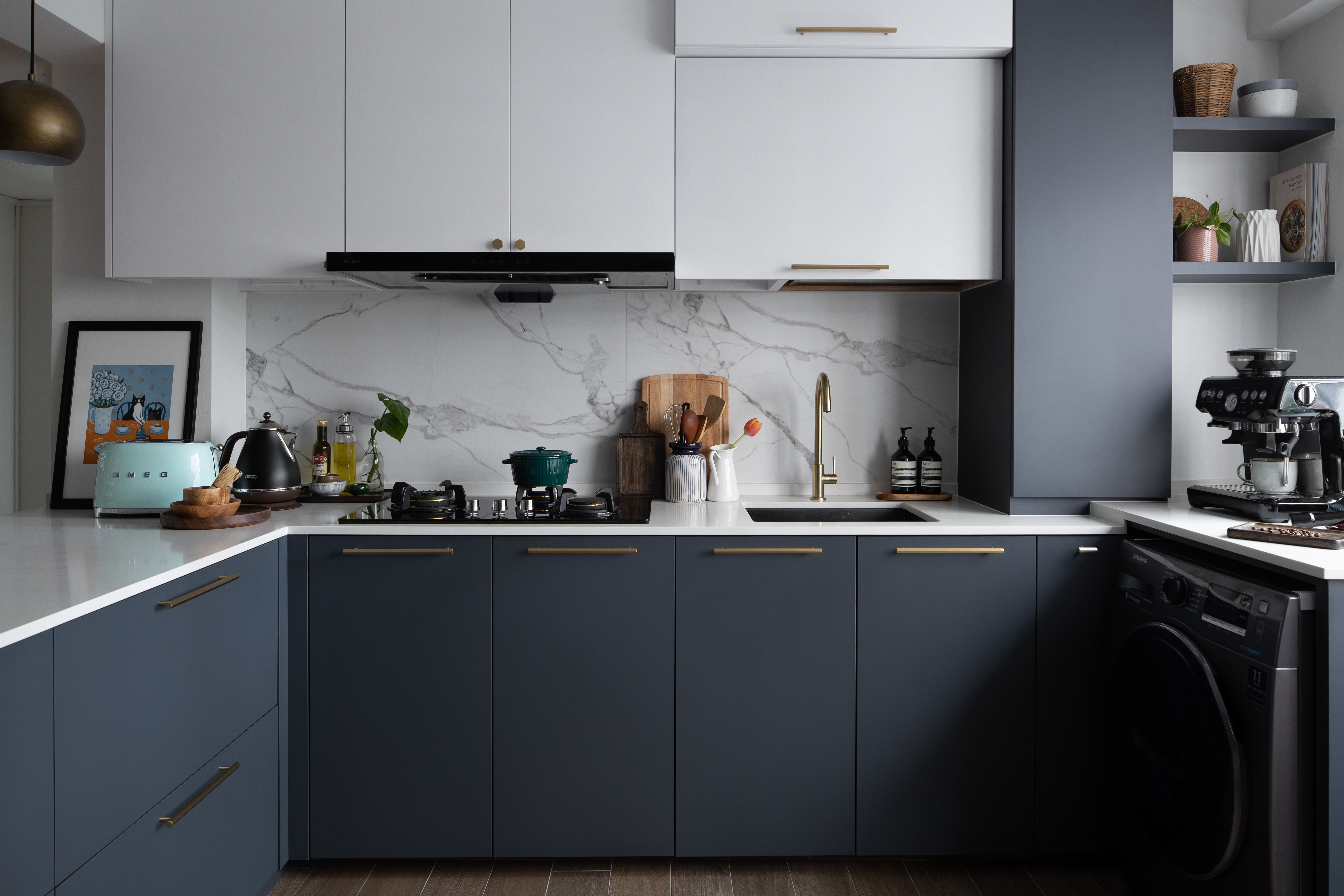 Transforming our kitchen with cozy cafe vibes - Modern kitchen with sleek design, white cabinets and dark grey drawers
