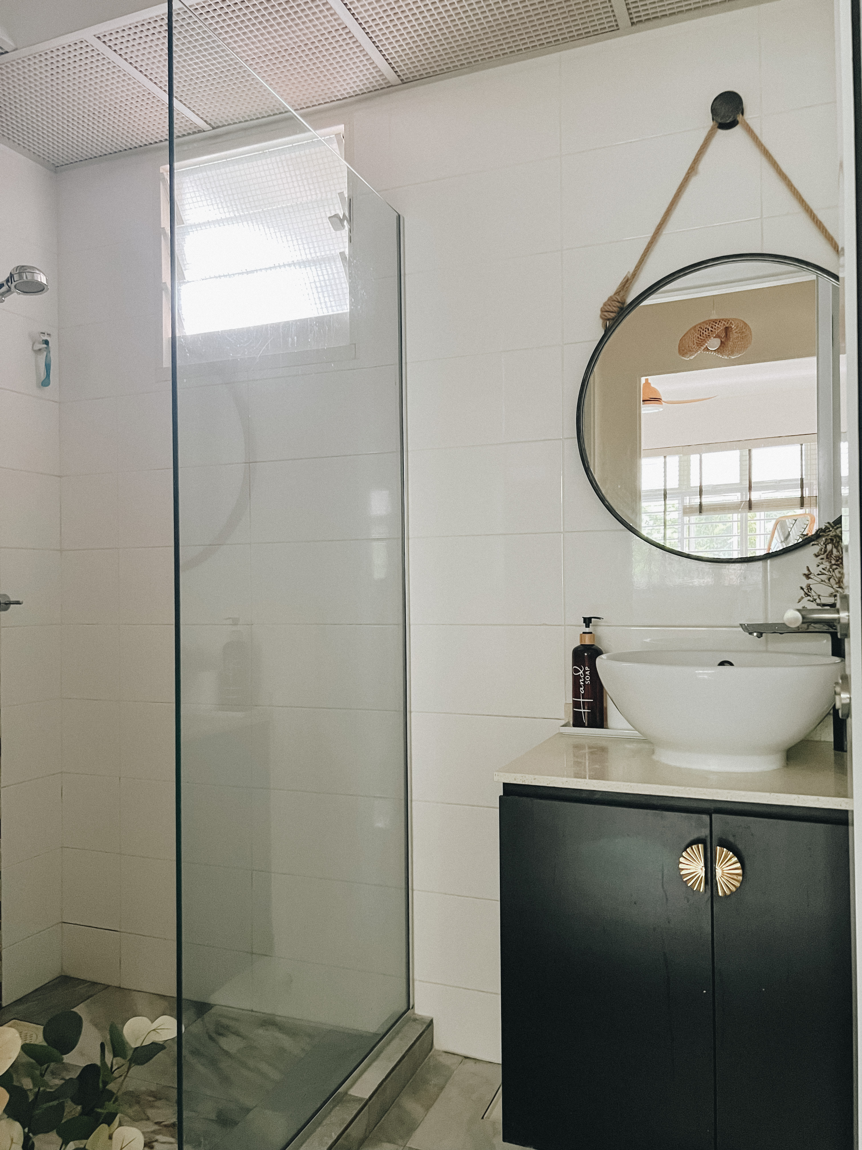 Simple and minimal bathroom