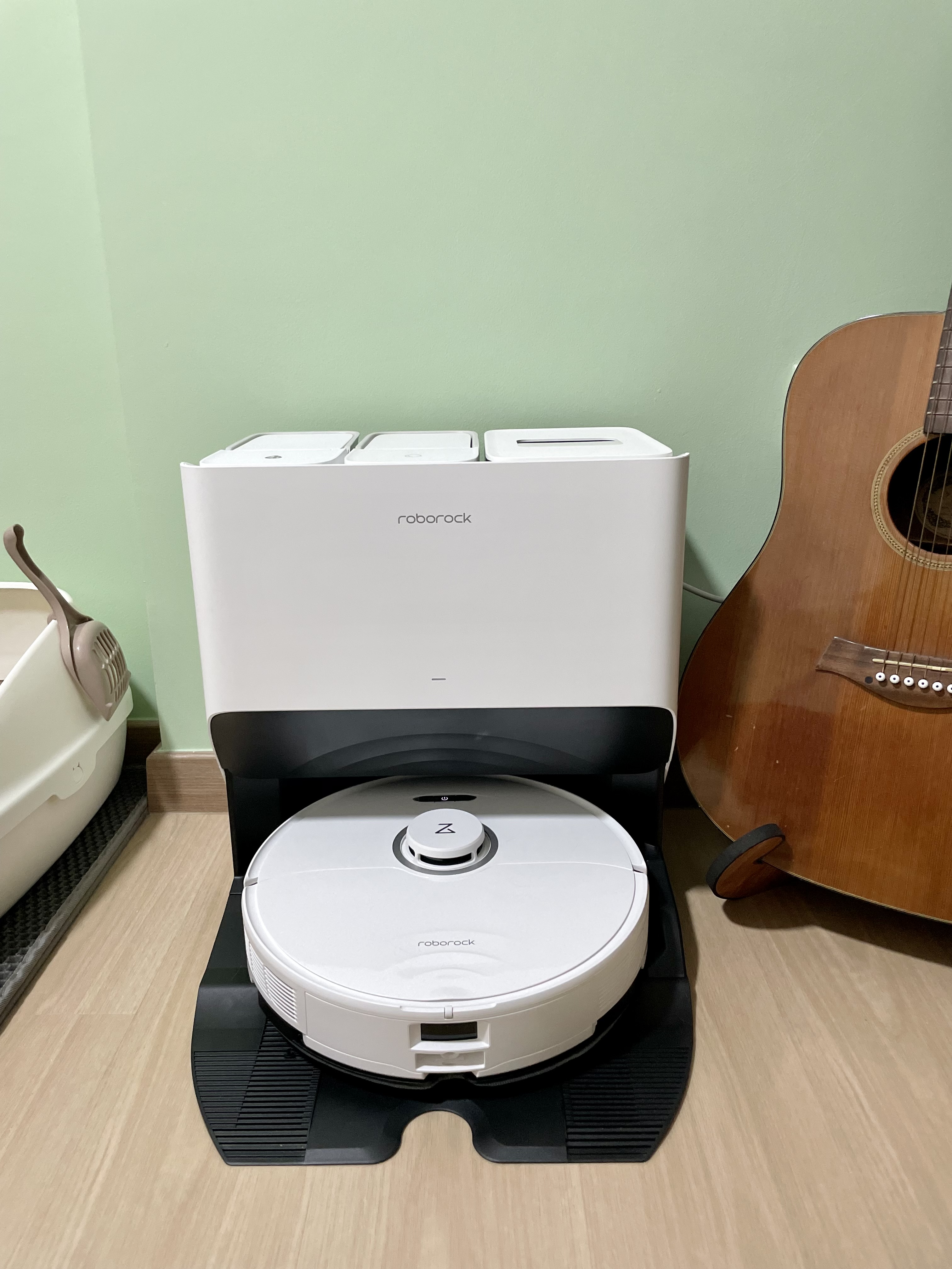 Multipurpose Room - Study + Cat Room - Roborock, compact, white robotic vacuum cleaner, sleek design, modern technology
