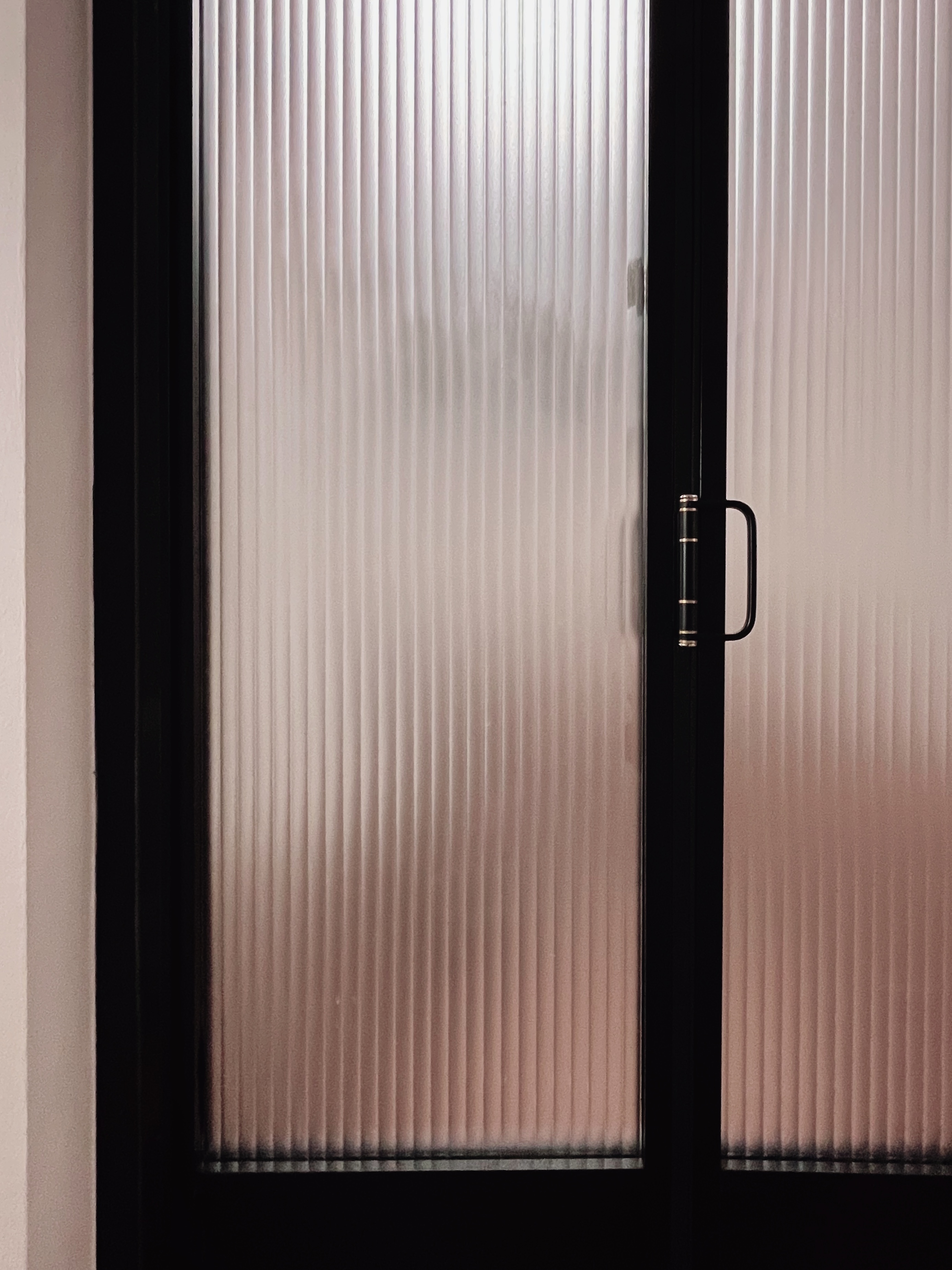 Curvy and practical: functional fun in terracotta!  - Glass doors, vertical blinds, frosted glass, modern design, black