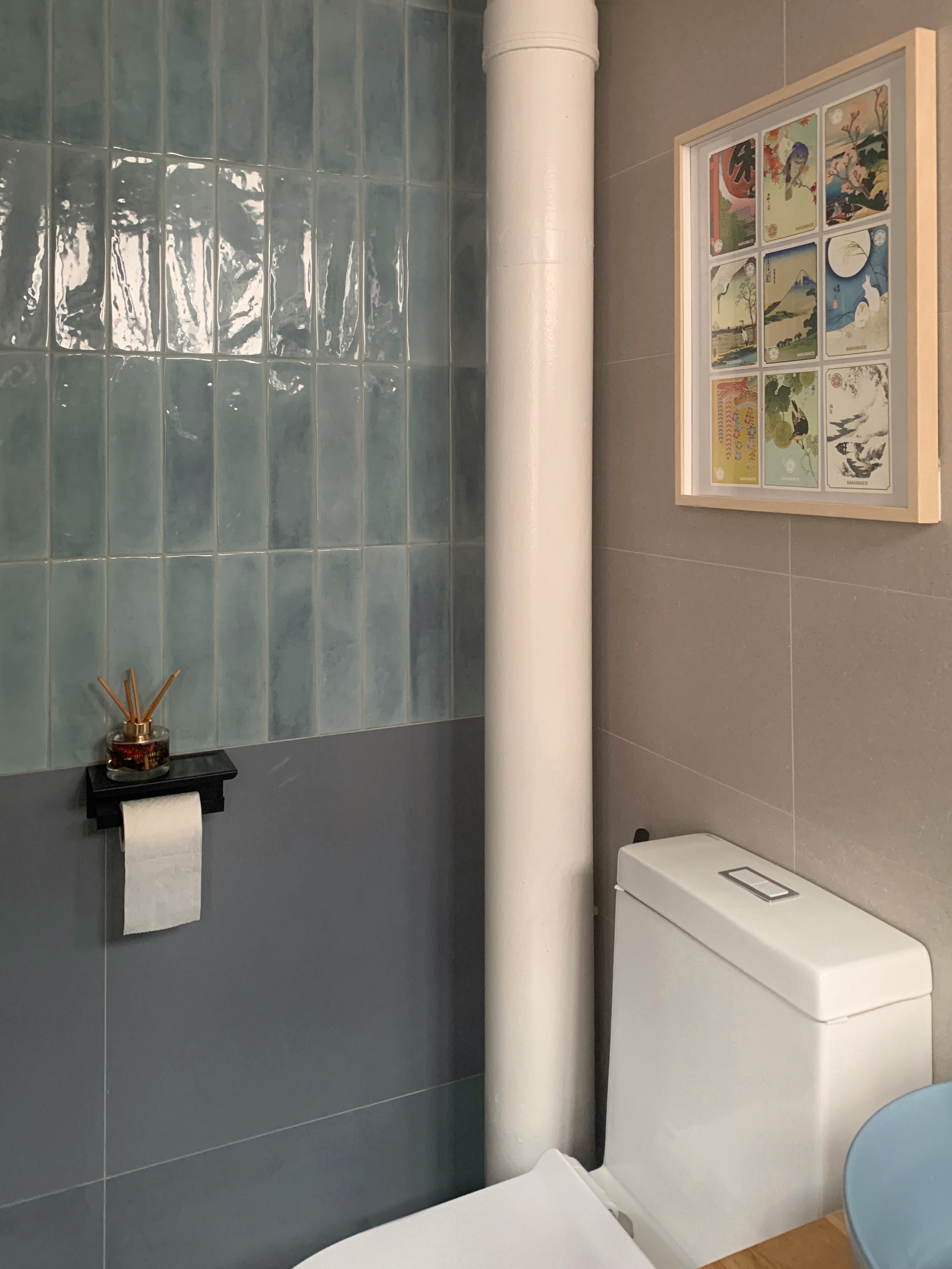 Bringing colour to small bathrooms - Tiled bathroom wall, modern design, blue and gray tiles, white toilet, black shelf