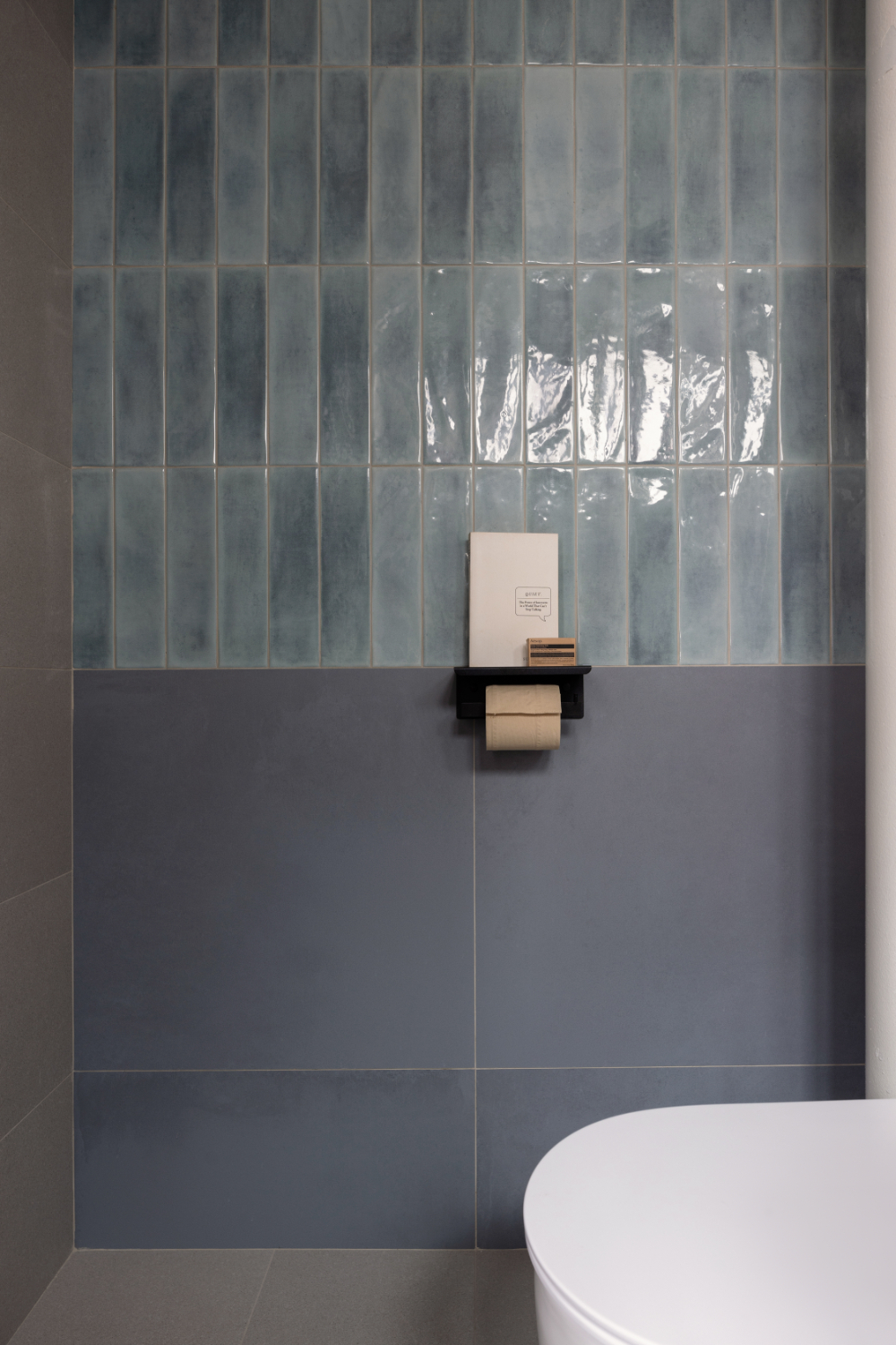 Bringing colour to small bathrooms - Blue-tiled bathroom wall, minimalist design, gray and blue tiles, modern decor, white