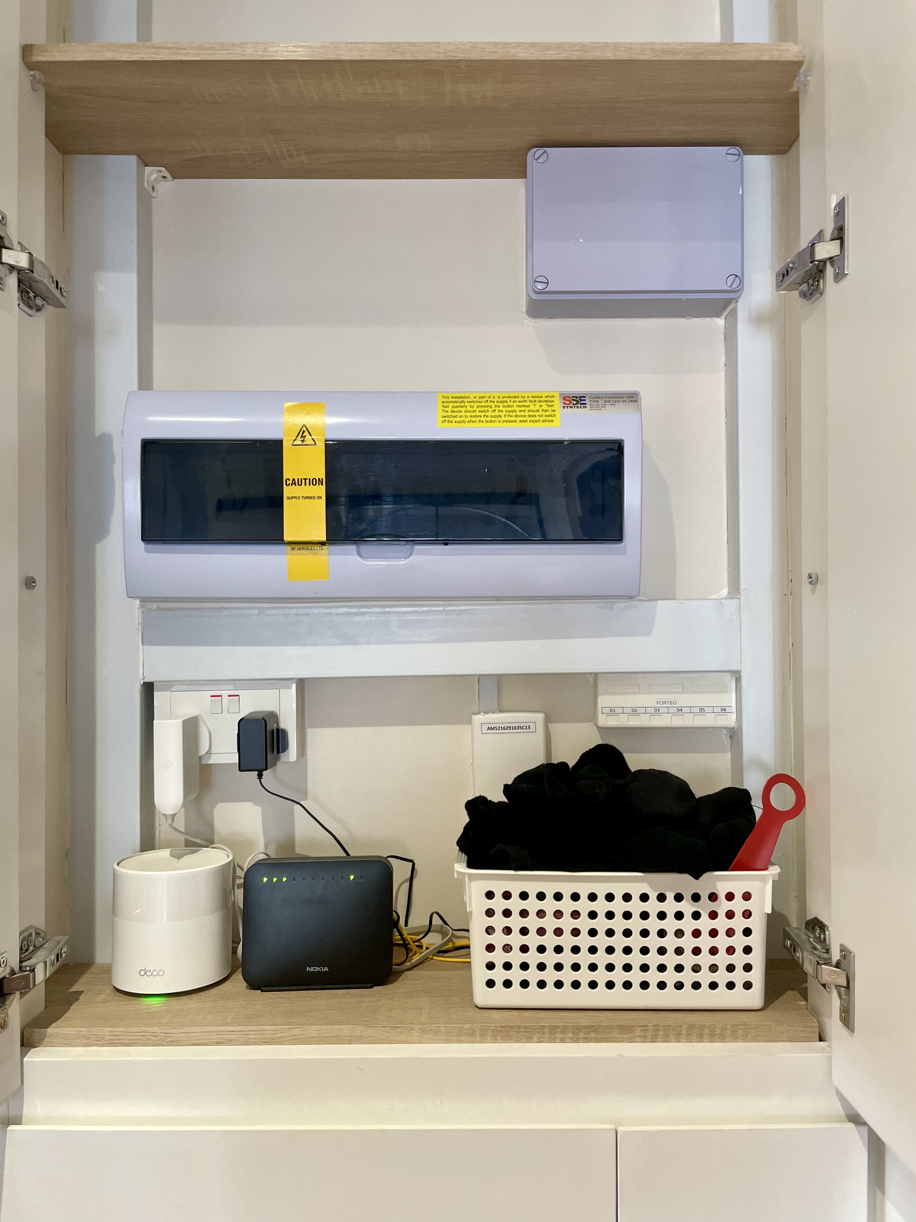 Simple Entryway with Shoe Shelves in DB Box