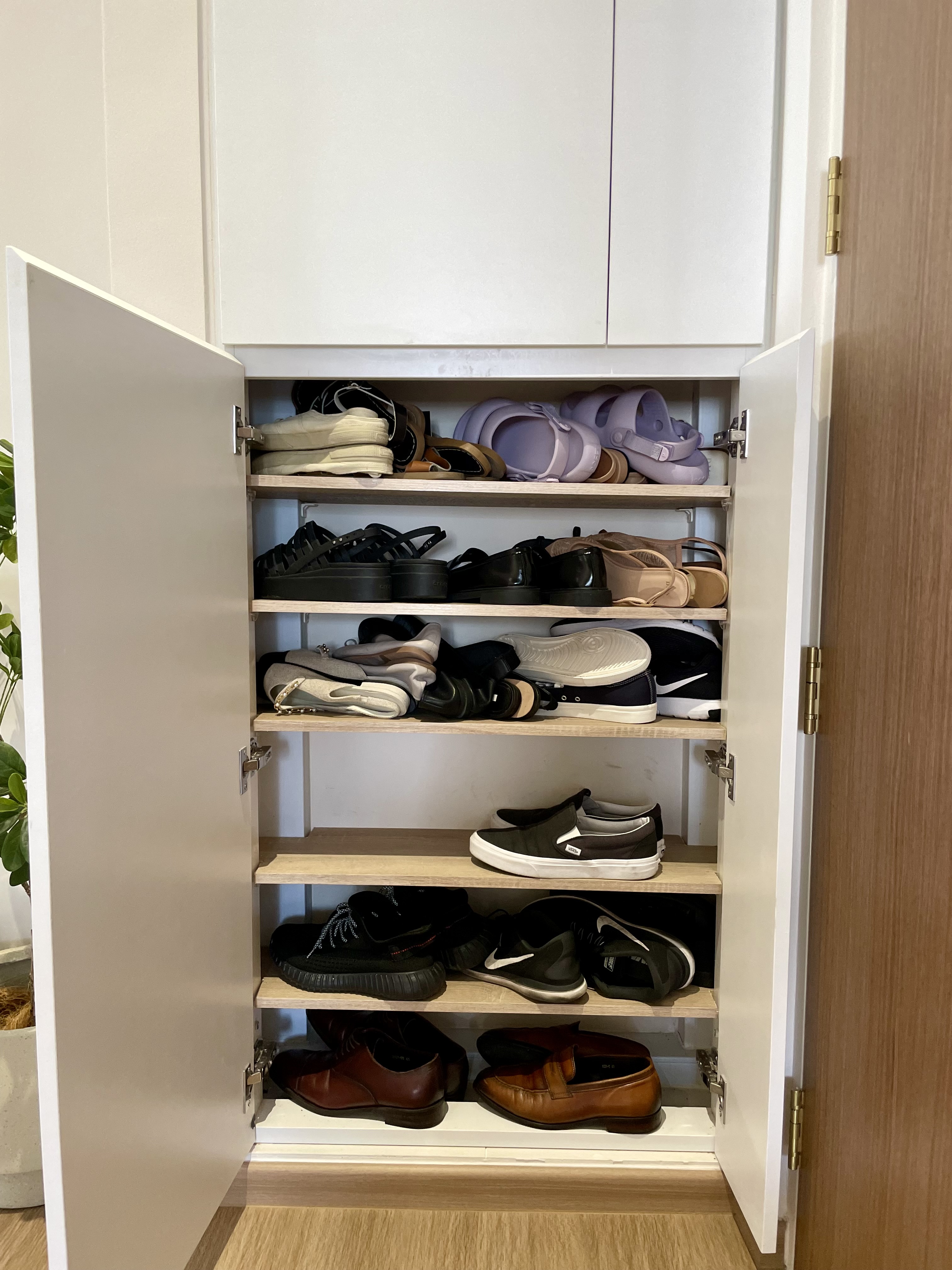 Simple Entryway with Shoe Shelves in DB Box