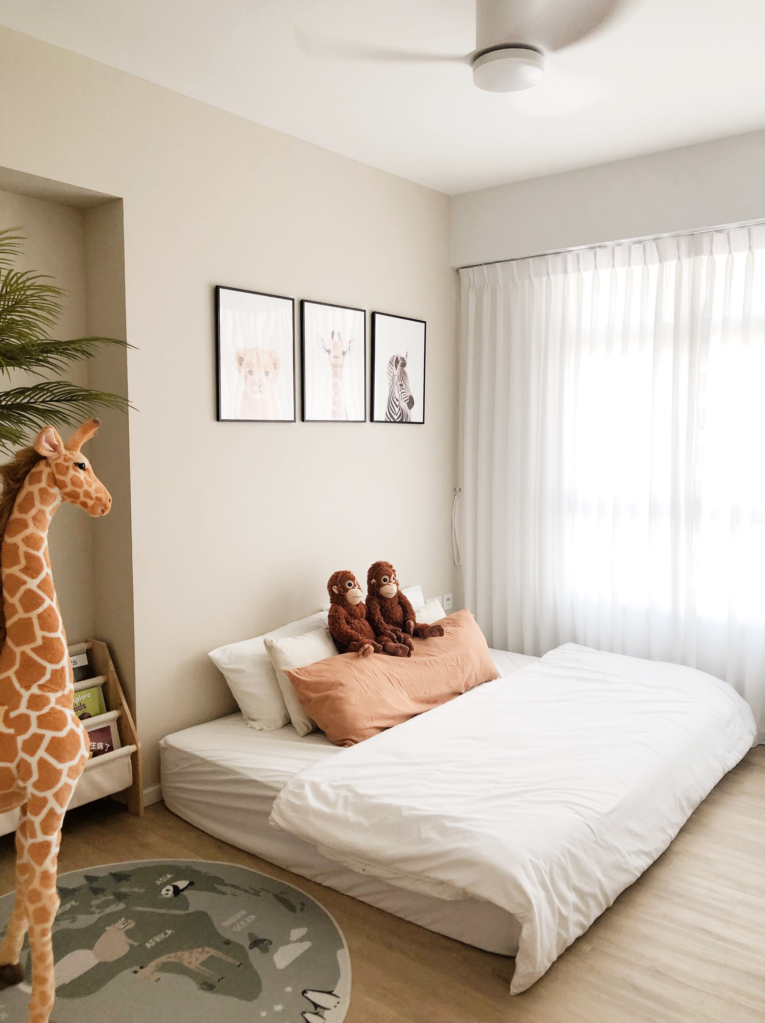 Fun & Cozy Safari Themed Kids’ Room 🌿🦒🦓 - Giraffe plush toy, two brown monkeys, white bed, white pillows, wooden floor