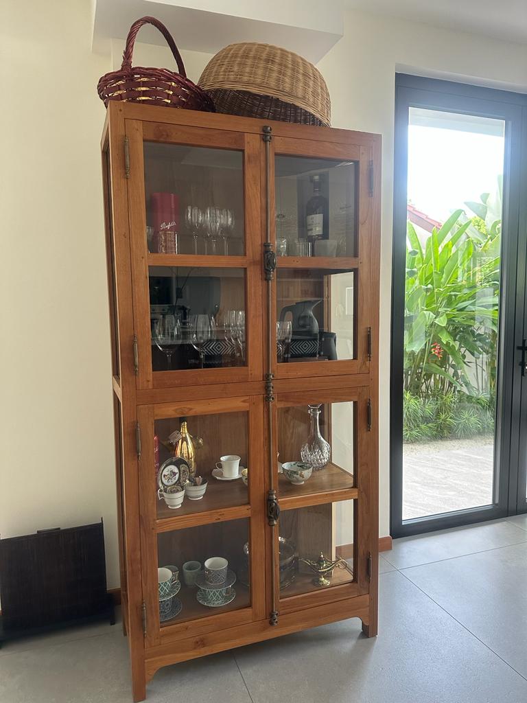 Indoor-dining-room-with-an-outdoor-feel