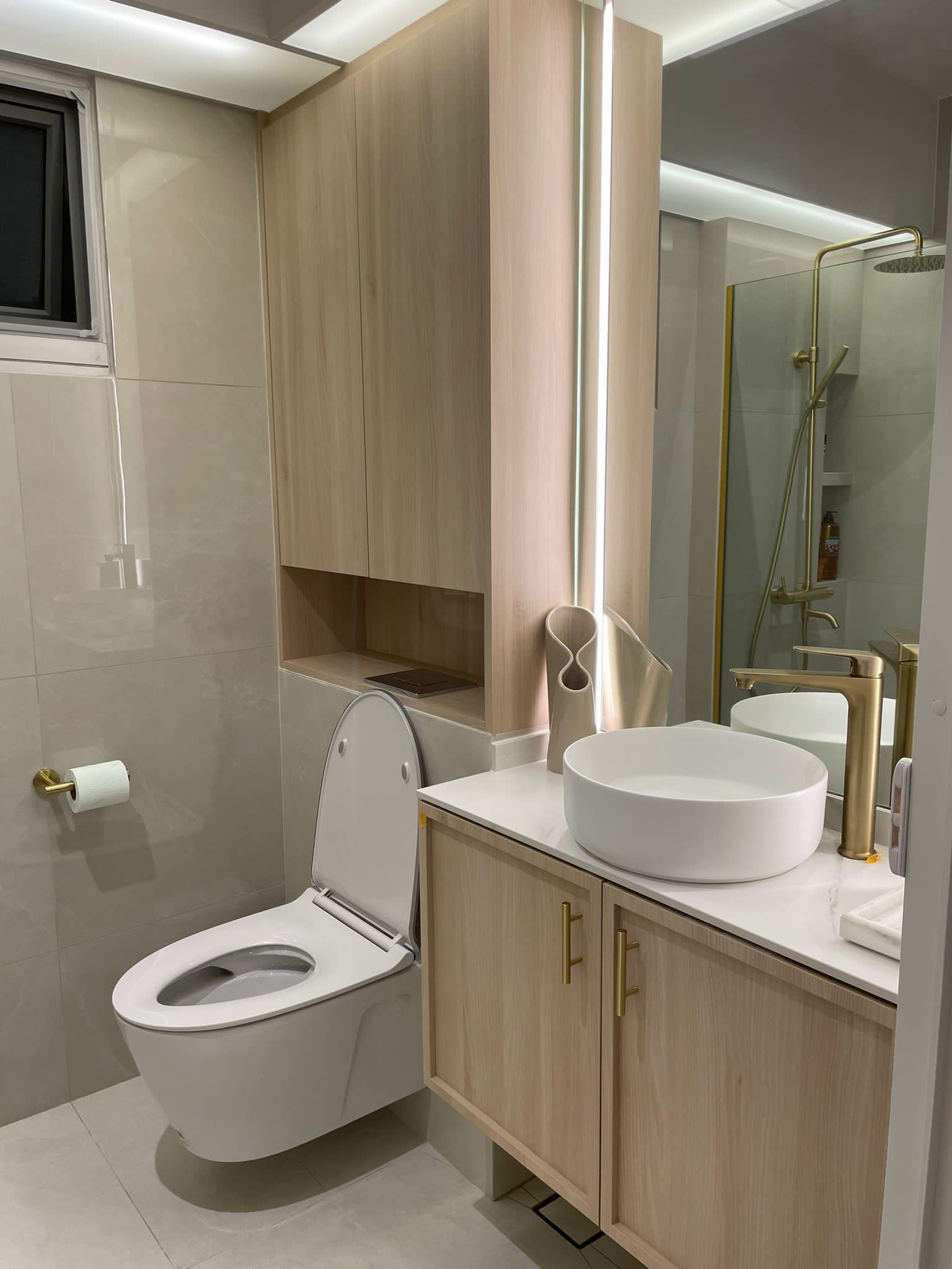 Flower-power-in-the-bathroom