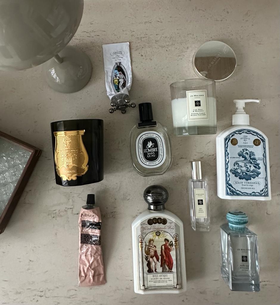 A light filled bathroom with lots of natural ventilation