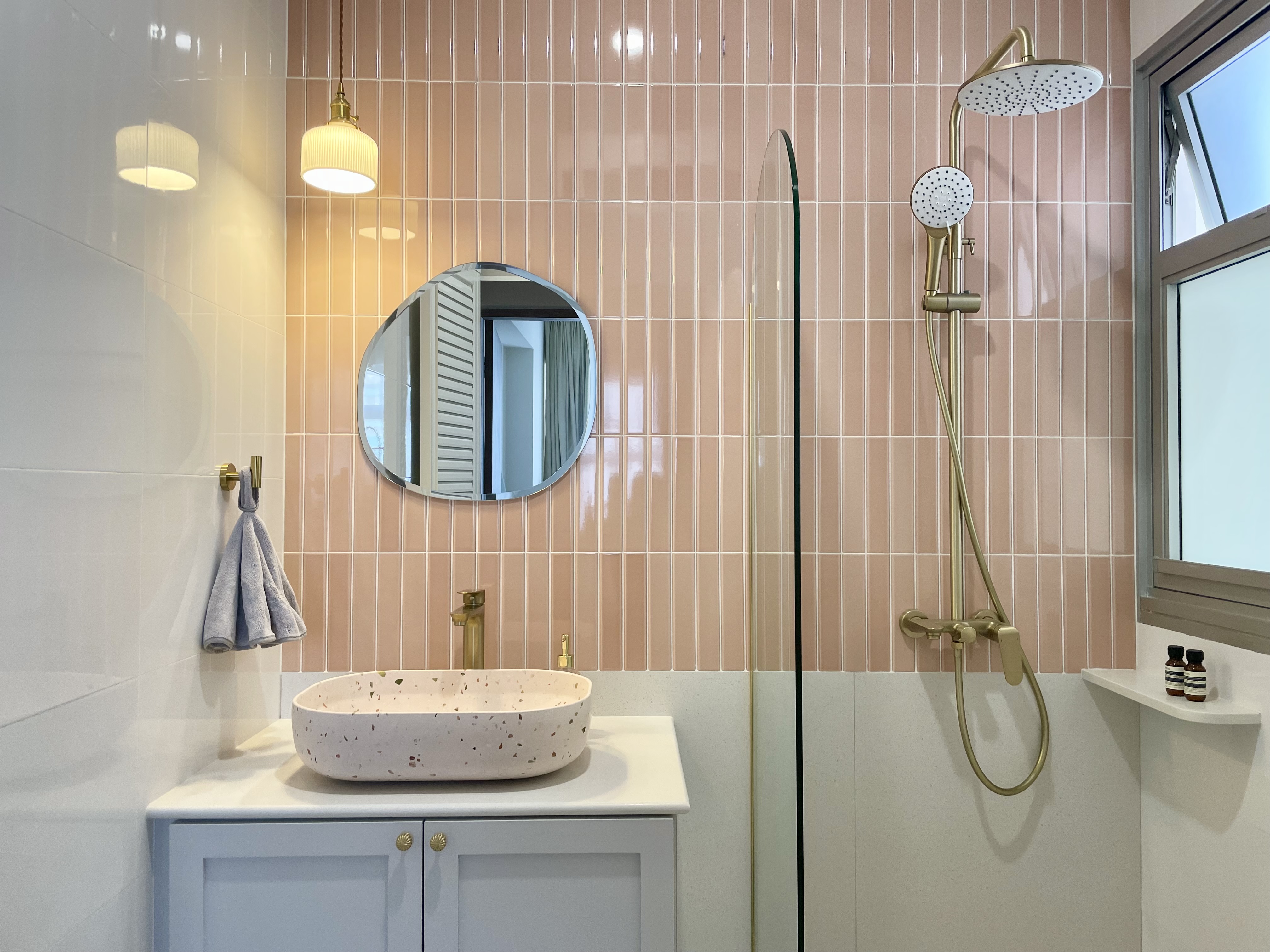 Dream Pink Bathroom without overlaying all walls