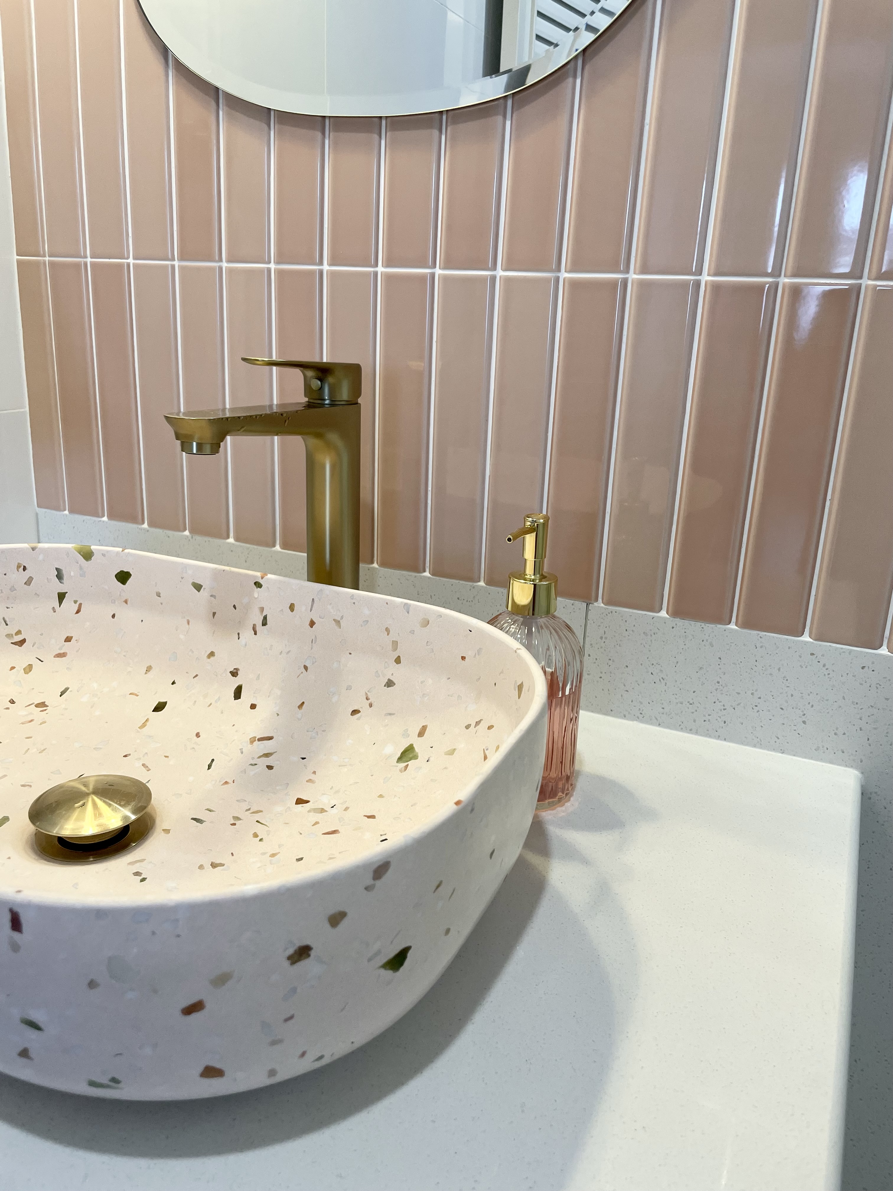 Dream Pink Bathroom without overlaying all walls - White speckled basin, gold faucet, modern bathroom, textured tiles, beige
