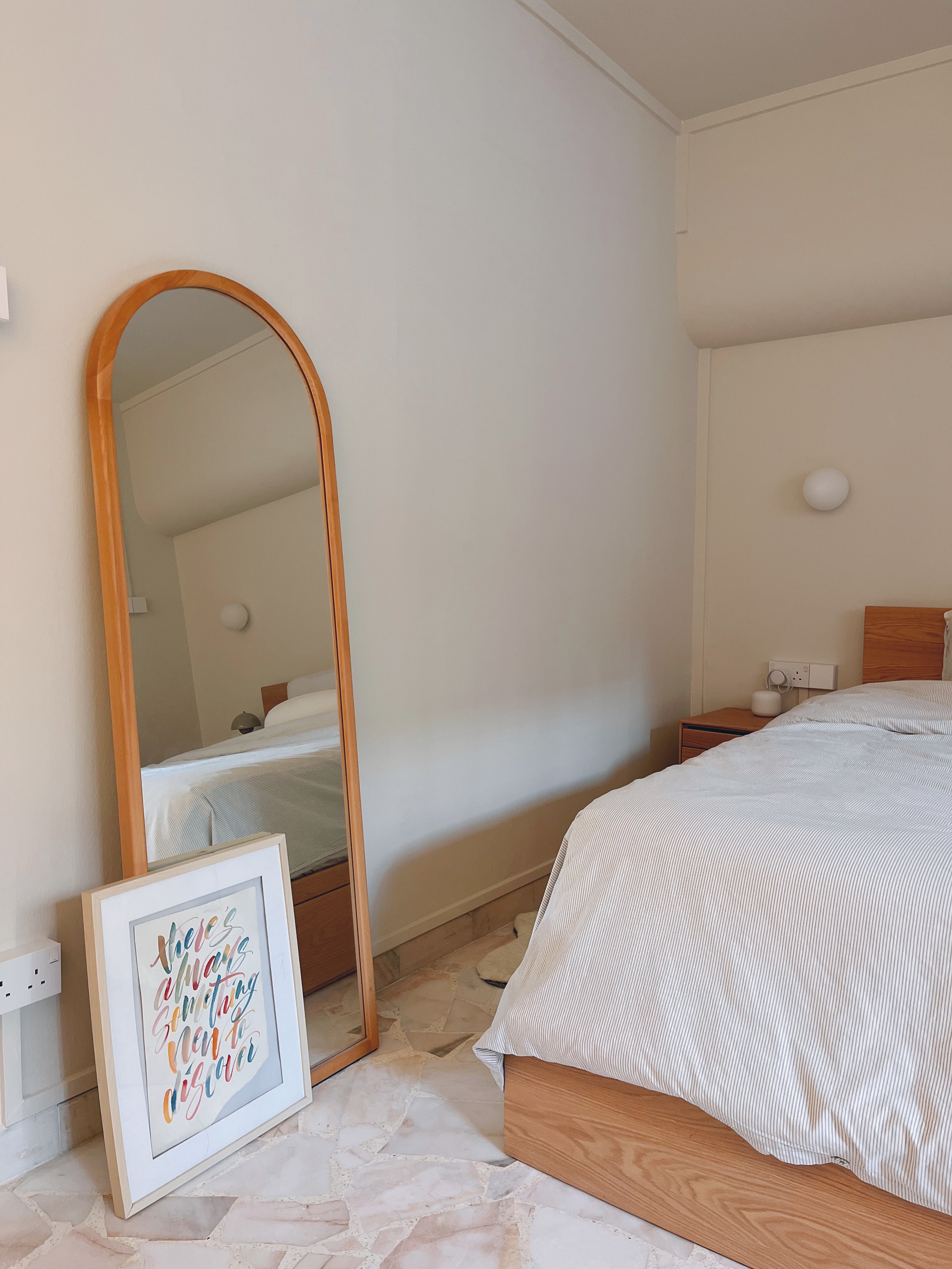 Building the snooziest nook with woody warm tones and greige lines - Mirror, bedroom, wooden frame, framed artwork, colorful