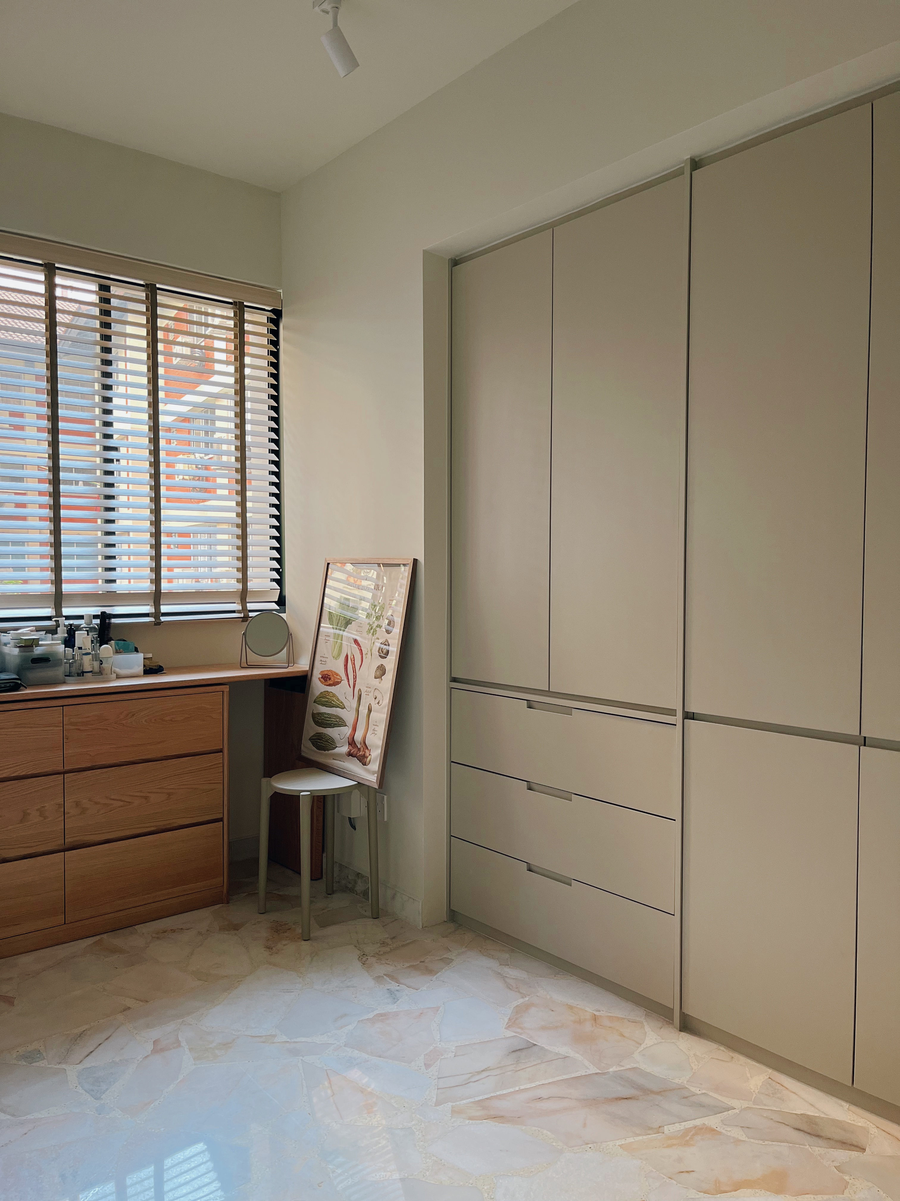 Building the snooziest nook with woody warm tones and greige lines - Wooden dresser, window with blinds, bathroom vanity