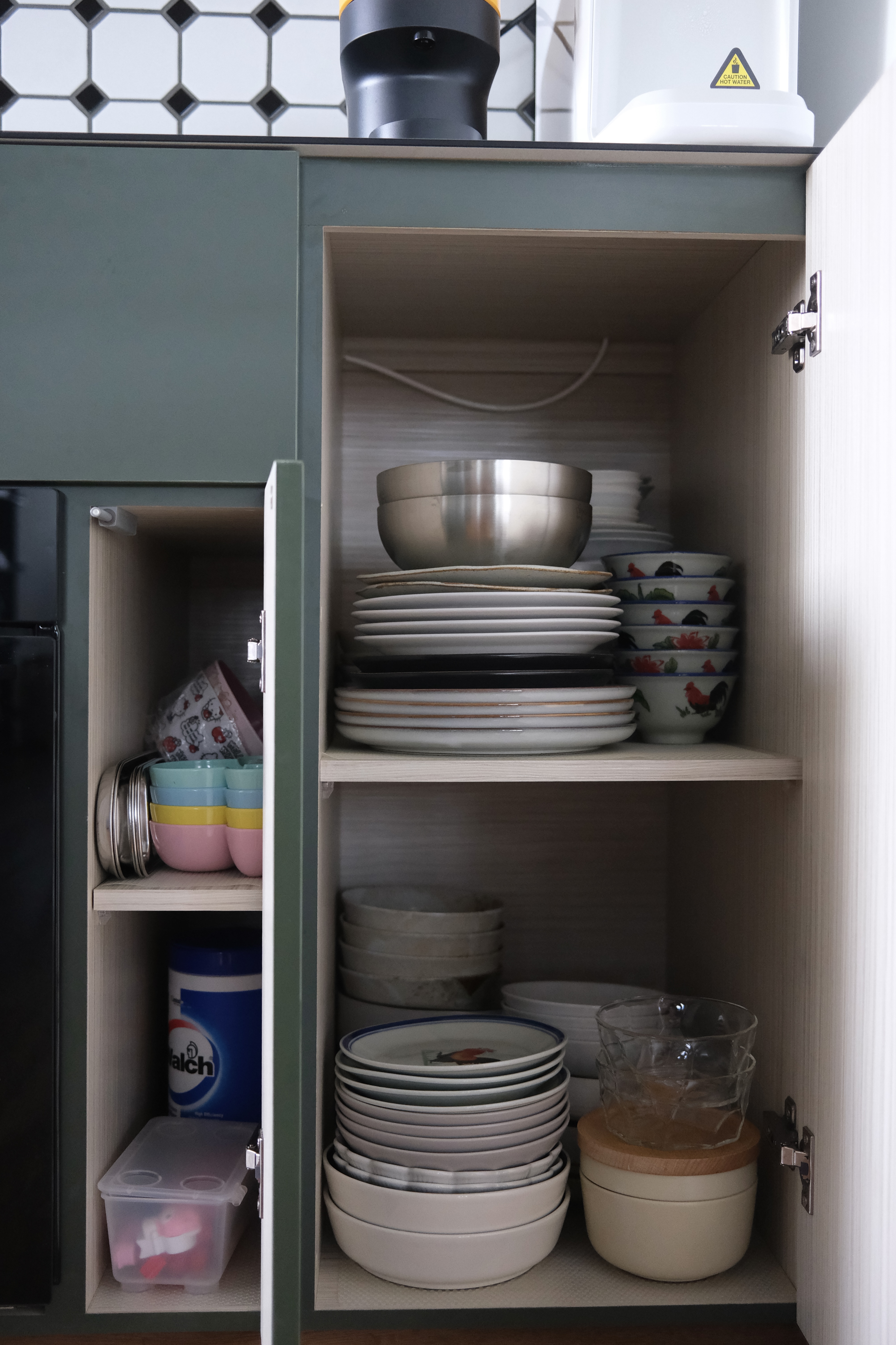 Keeping-Our-Open-Kitchen-Well-Organised-|-Where-we-hide-the-unsightly