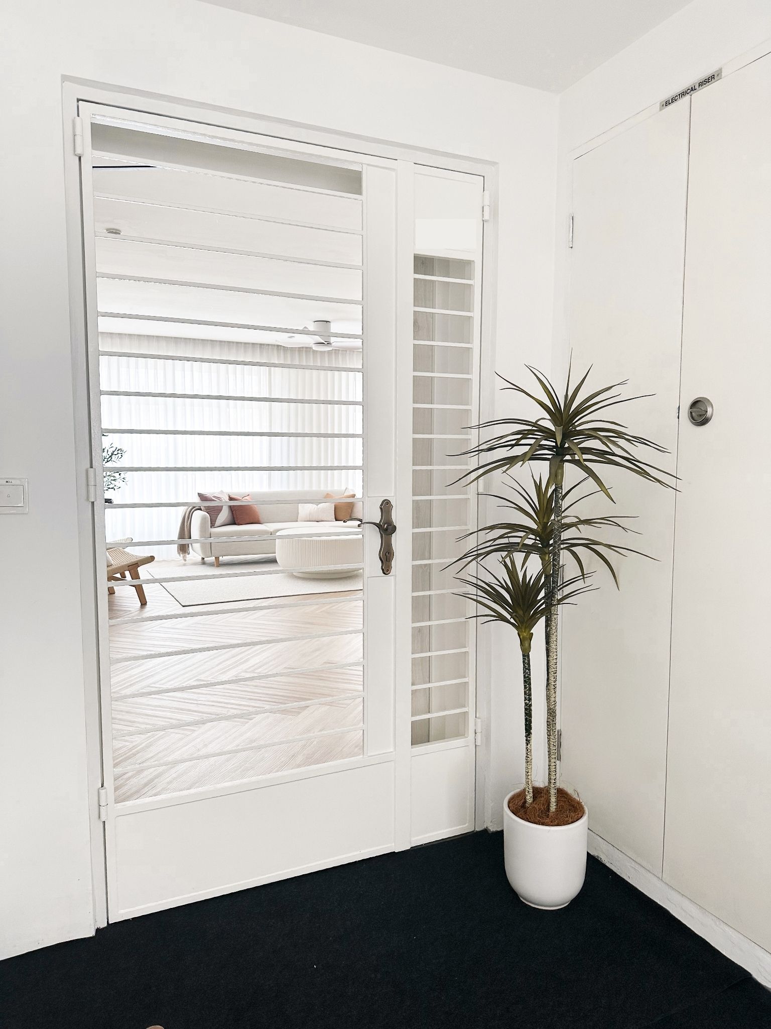 We-Spent-Below-$1K-To-Transform-Our-BTO-Flat-Entrance!