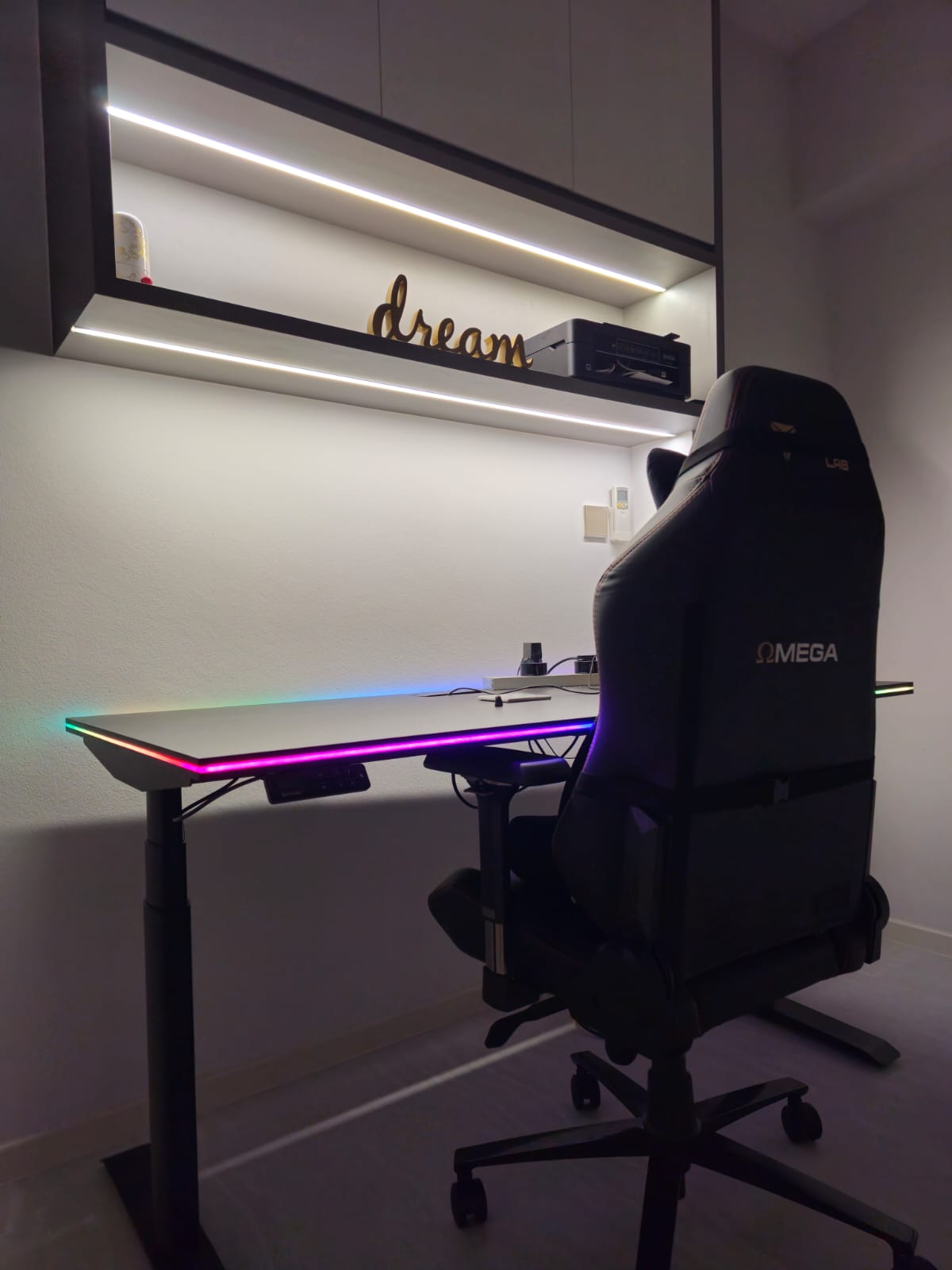 Chic Simplicity: Tranquil Beauty of Grey and White