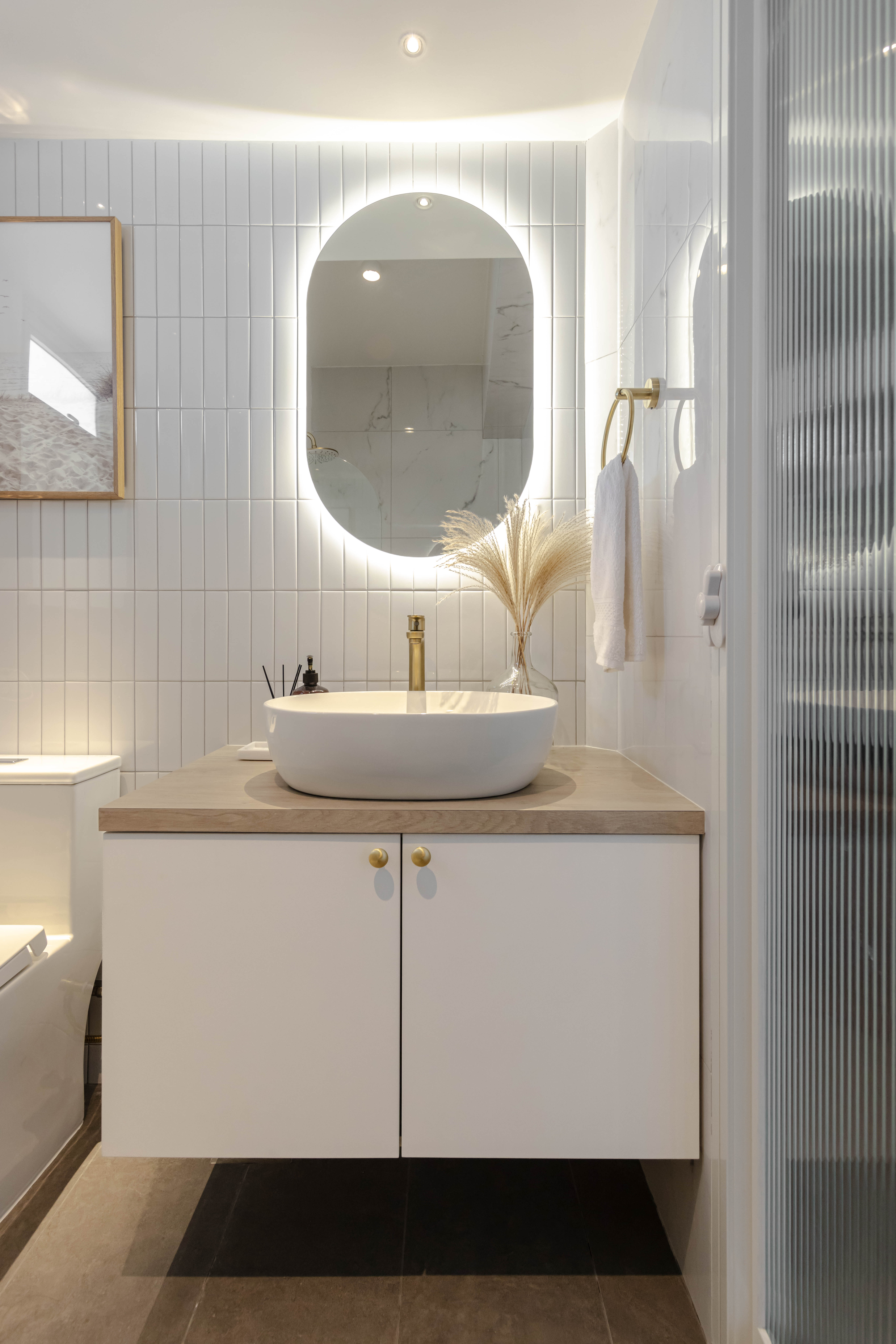 How-To-Get-That-Inviting-&-Luxurious-Bathroom-Look!