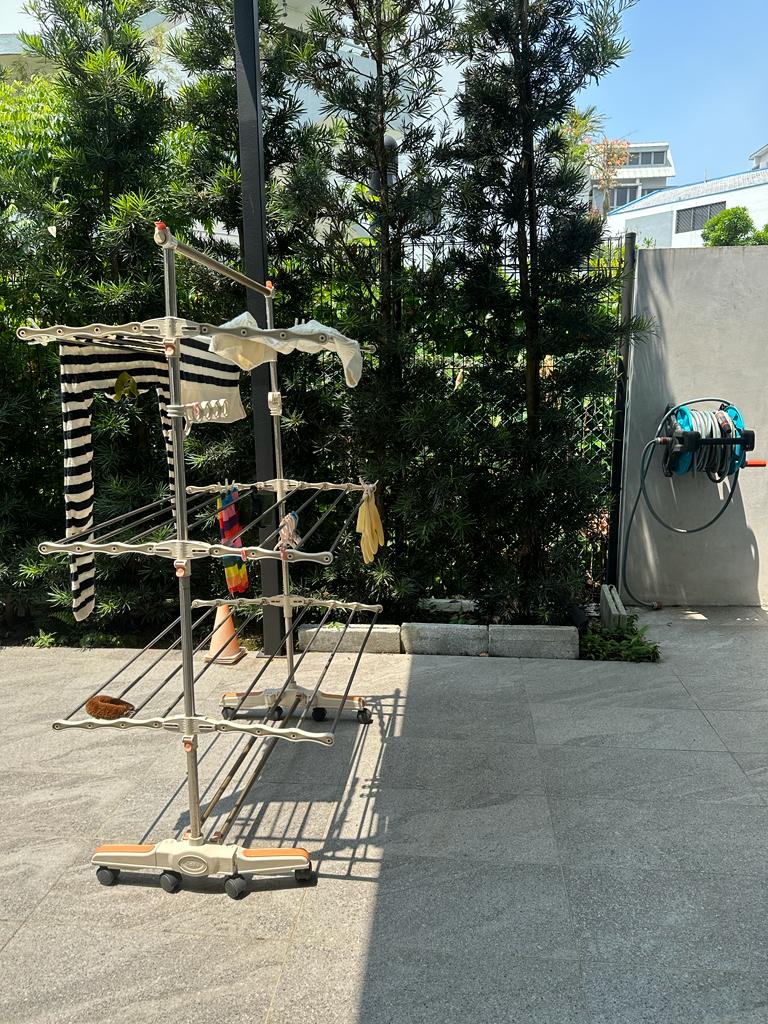 A perfect workflow service yard with no clutter