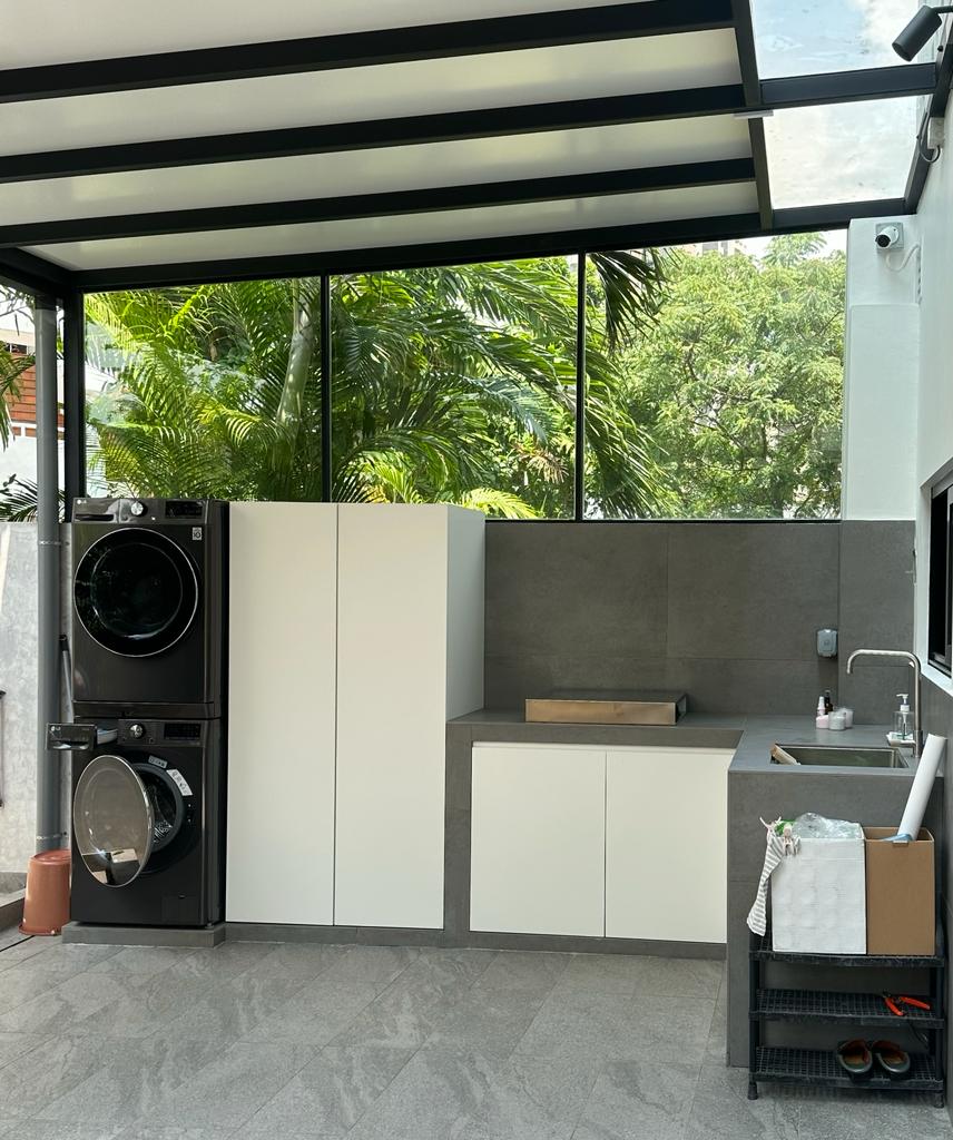 A-perfect-workflow-service-yard-with-no-clutter