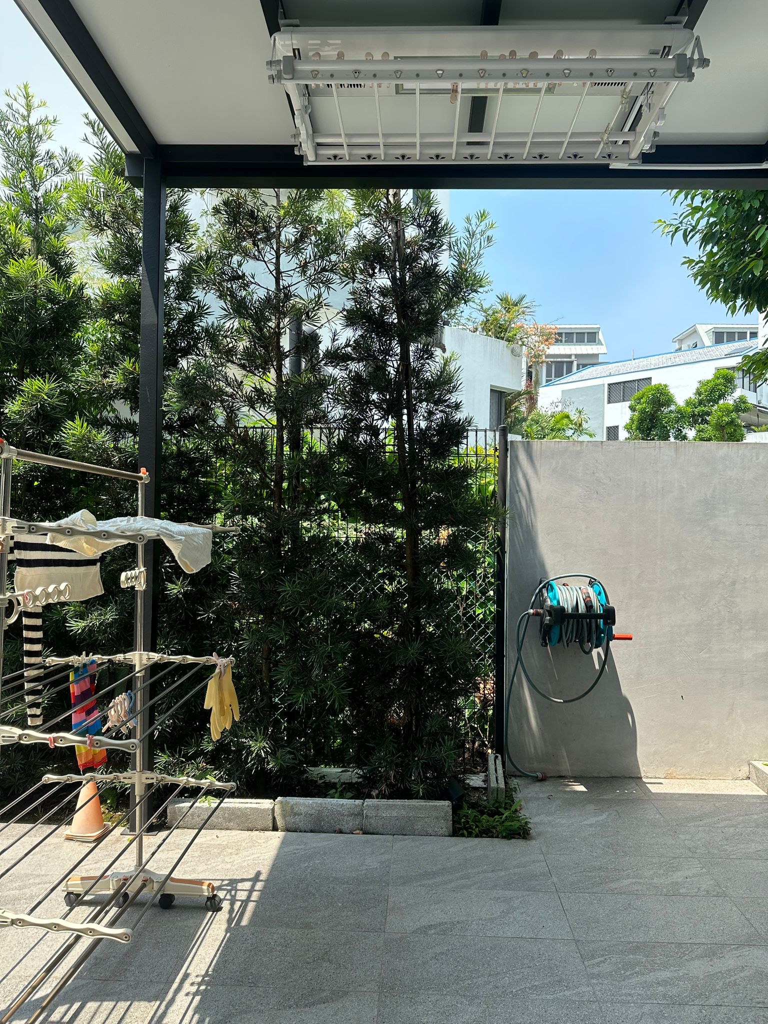 A perfect workflow service yard with no clutter