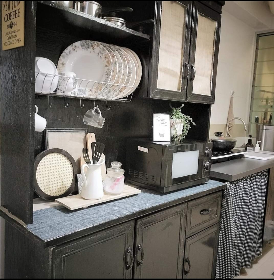 #SGhomestories - Thekilabrets haven👋 - Dark wooden kitchen cabinetry, vintage-style microwave, black and white checkered
