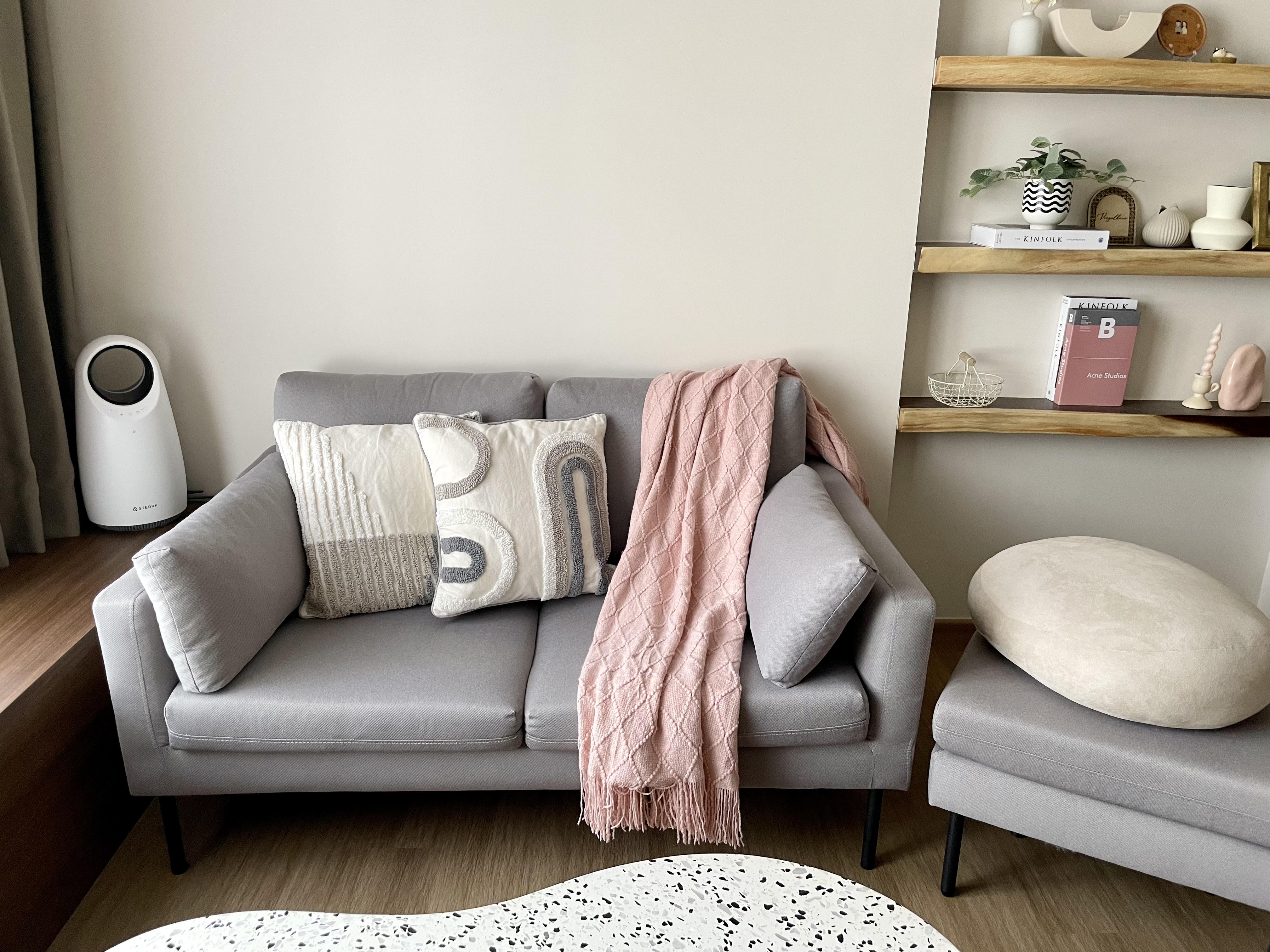 Curves, Wood and Greys in Living Room  - Grey sofa, modern decor, cozy atmosphere, soft cushions, decorative pillows
