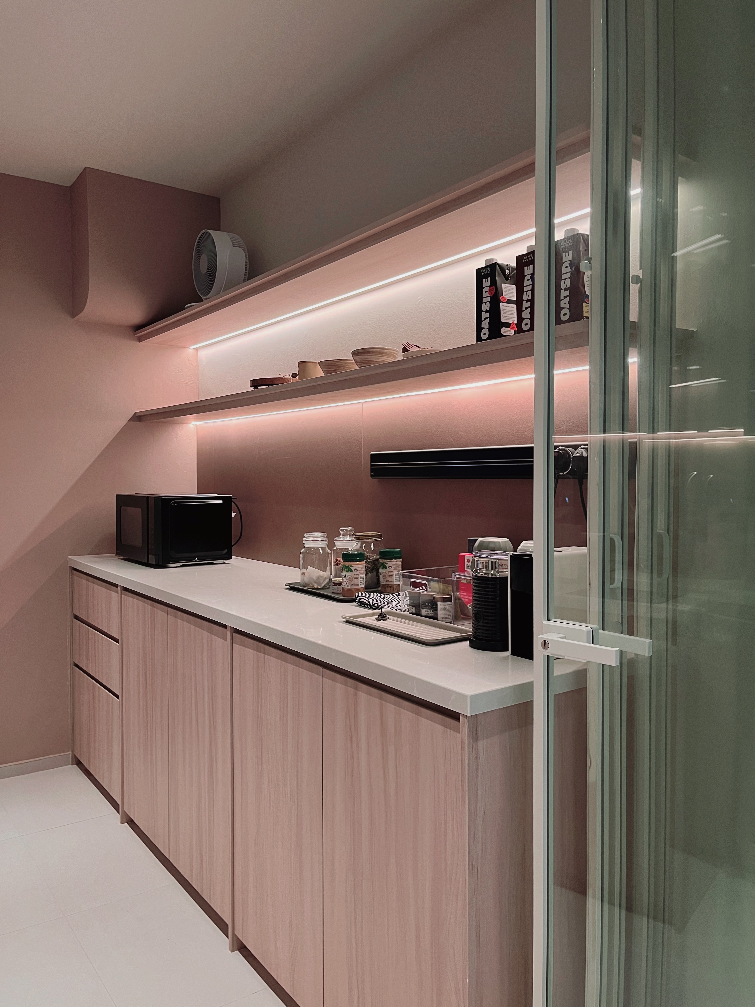 Squarish galley-style kitchen to maximise flow and function - Wooden kitchen cabinets, modern design, minimalist decor, sleek