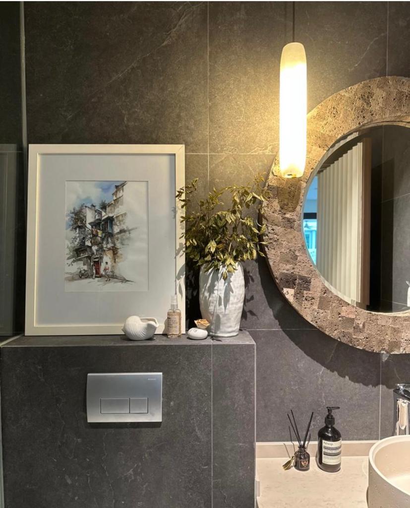 Immerse-your-senses-in-a-dark-and-relaxing-bathroom