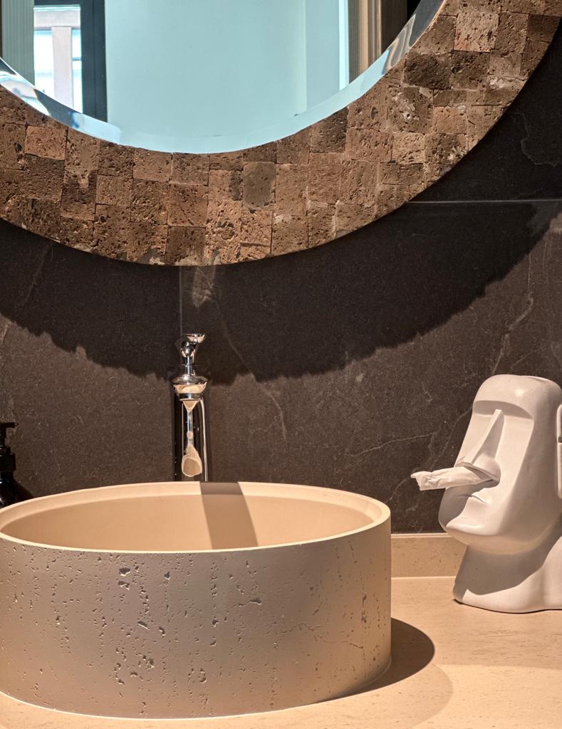 Immerse-your-senses-in-a-dark-and-relaxing-bathroom