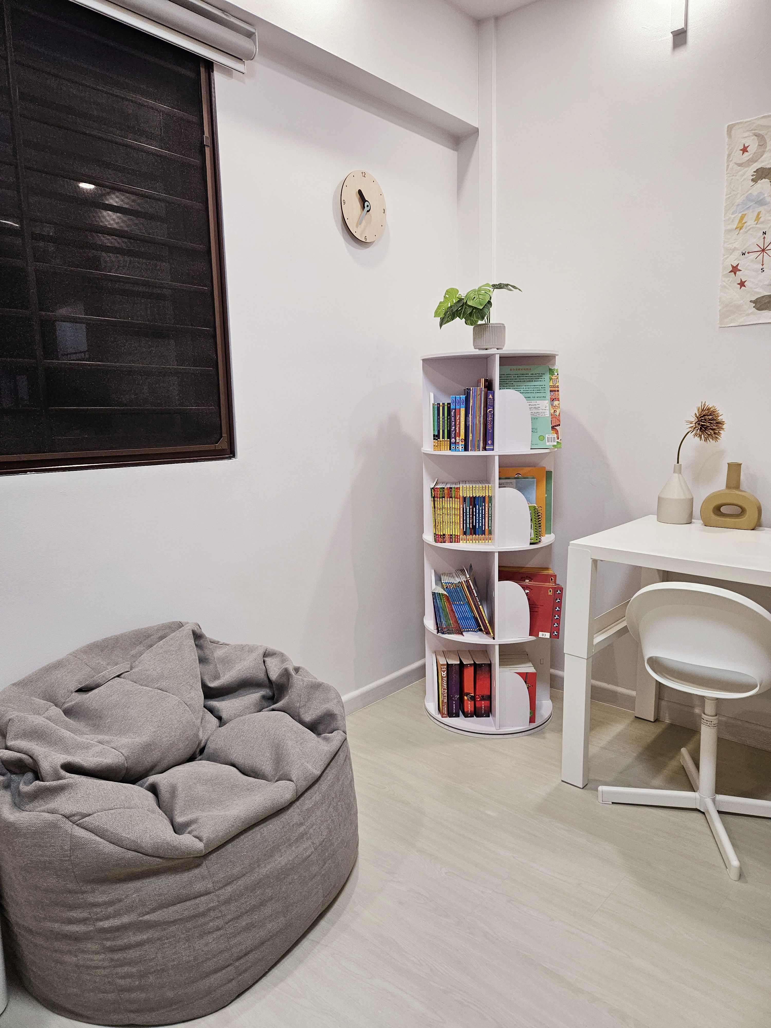 Kid's playroom! - White minimalist room, modern decor, cozy seating area, gray bean bag, white bookshelf, colorful books