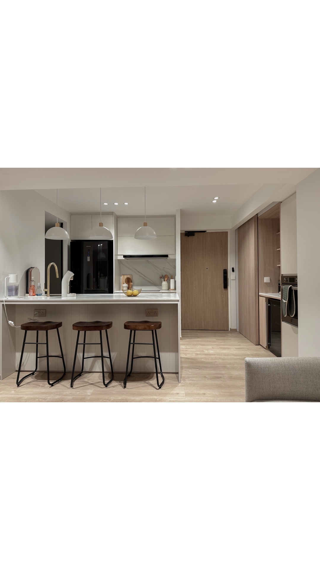 Maximising Use of Space with a Pantry Area - Modern kitchen with sleek design, minimalist decor, open shelving, floating