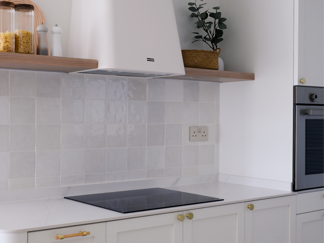 Bright and airy kids friendly home with lots of curves - Glass jars, pasta, salt and pepper shakers, wooden shelf, white