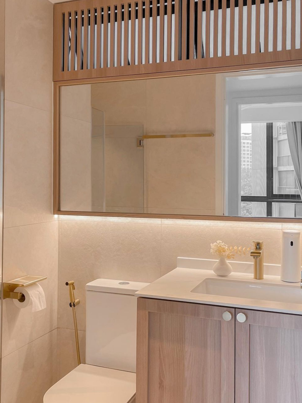 Bright and airy kids friendly home with lots of curves - Wooden cabinetry, modern design, beige tiles, sleek fixtures, white