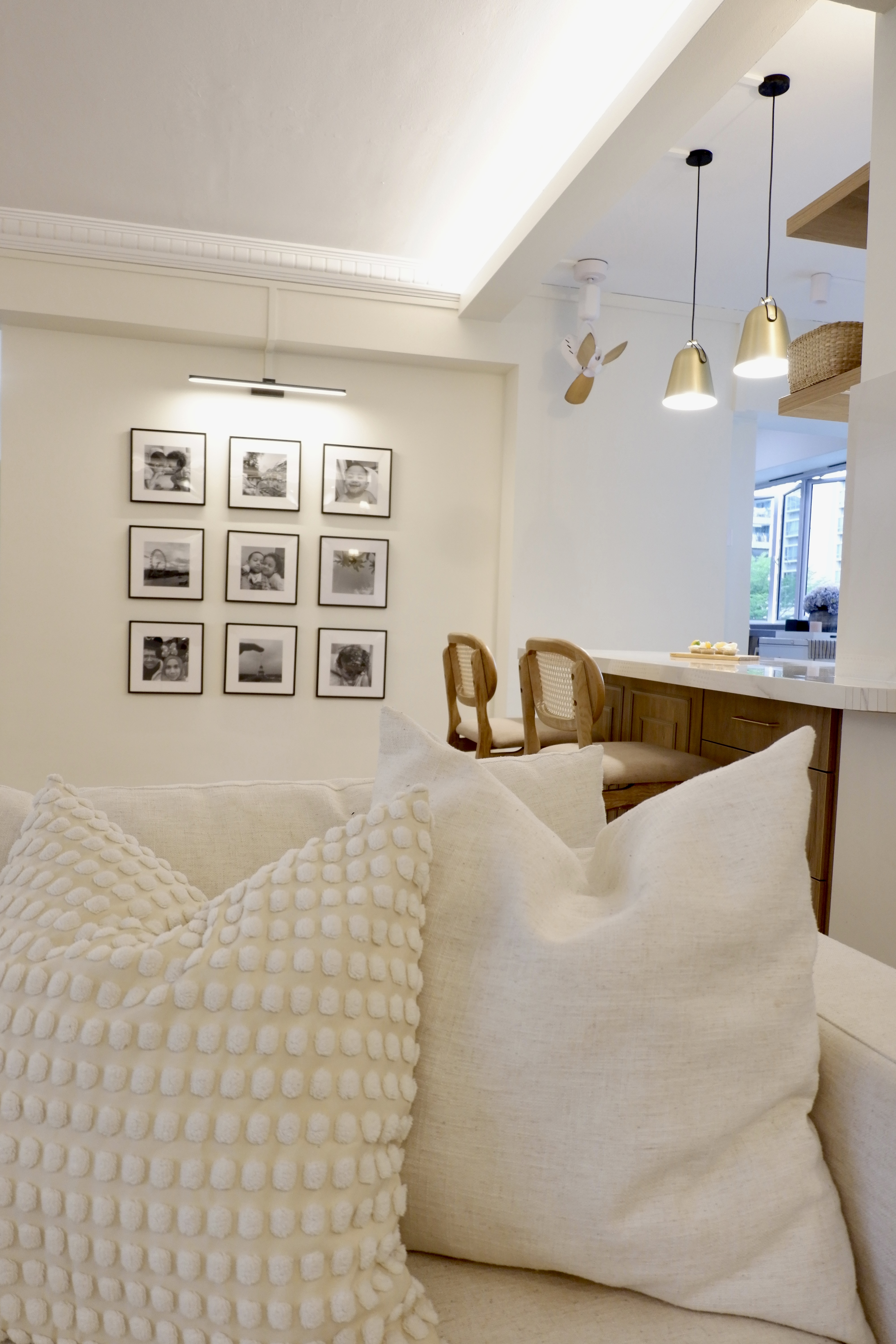 Designing our own modern farmhouse. - Cream-colored cushions, modern living room, cozy atmosphere, minimalist decor, white