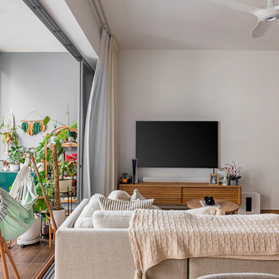 Customer home photo 3: An Oak-feel Apartment in the East with an Indoor Jungle