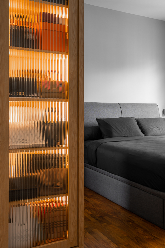 An Oak-feel Apartment in the East with an Indoor Jungle