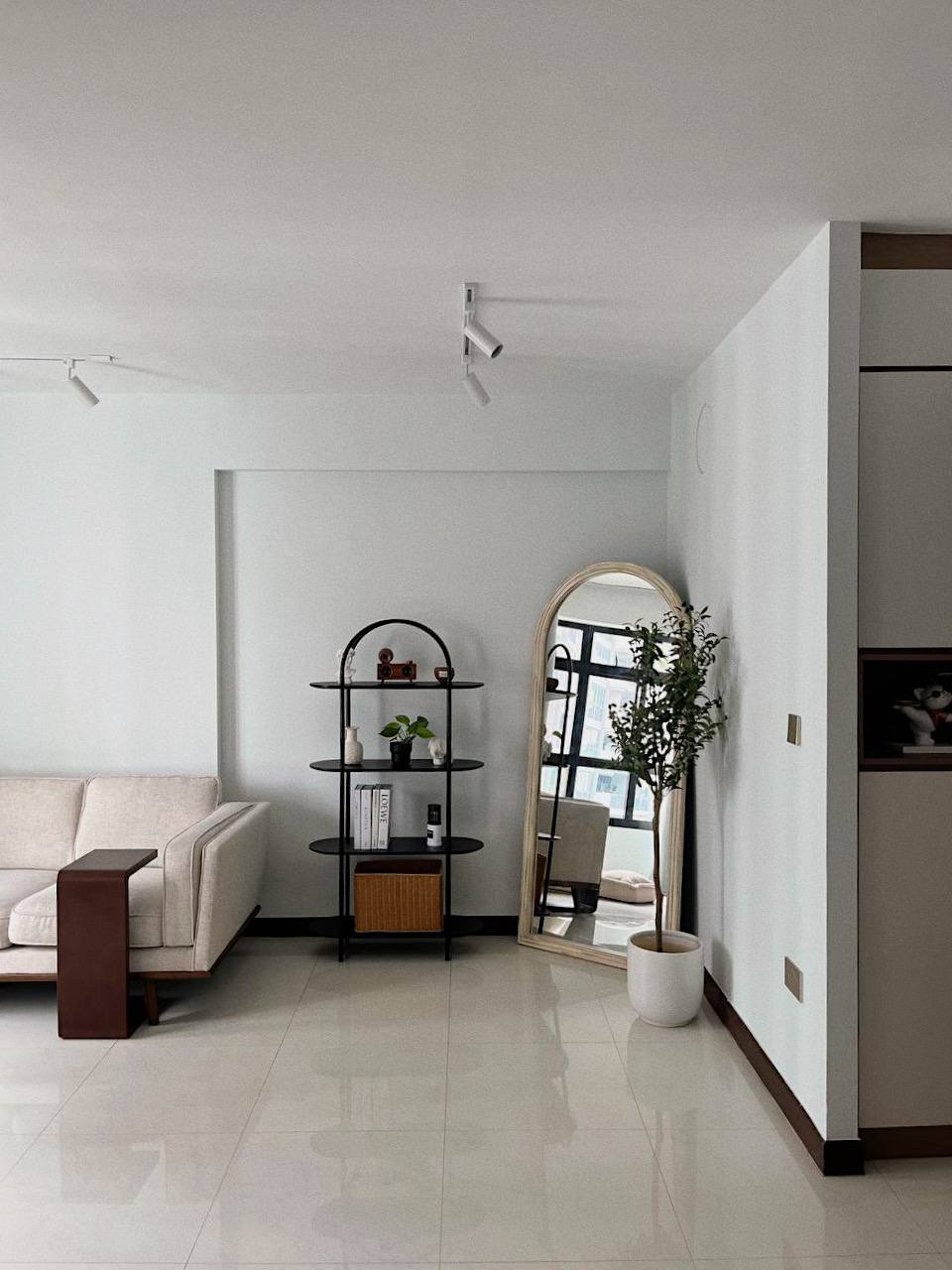Mid-modern century with hand-me-down built-ins - Modern living room, minimalist decor, neutral color palette, white walls