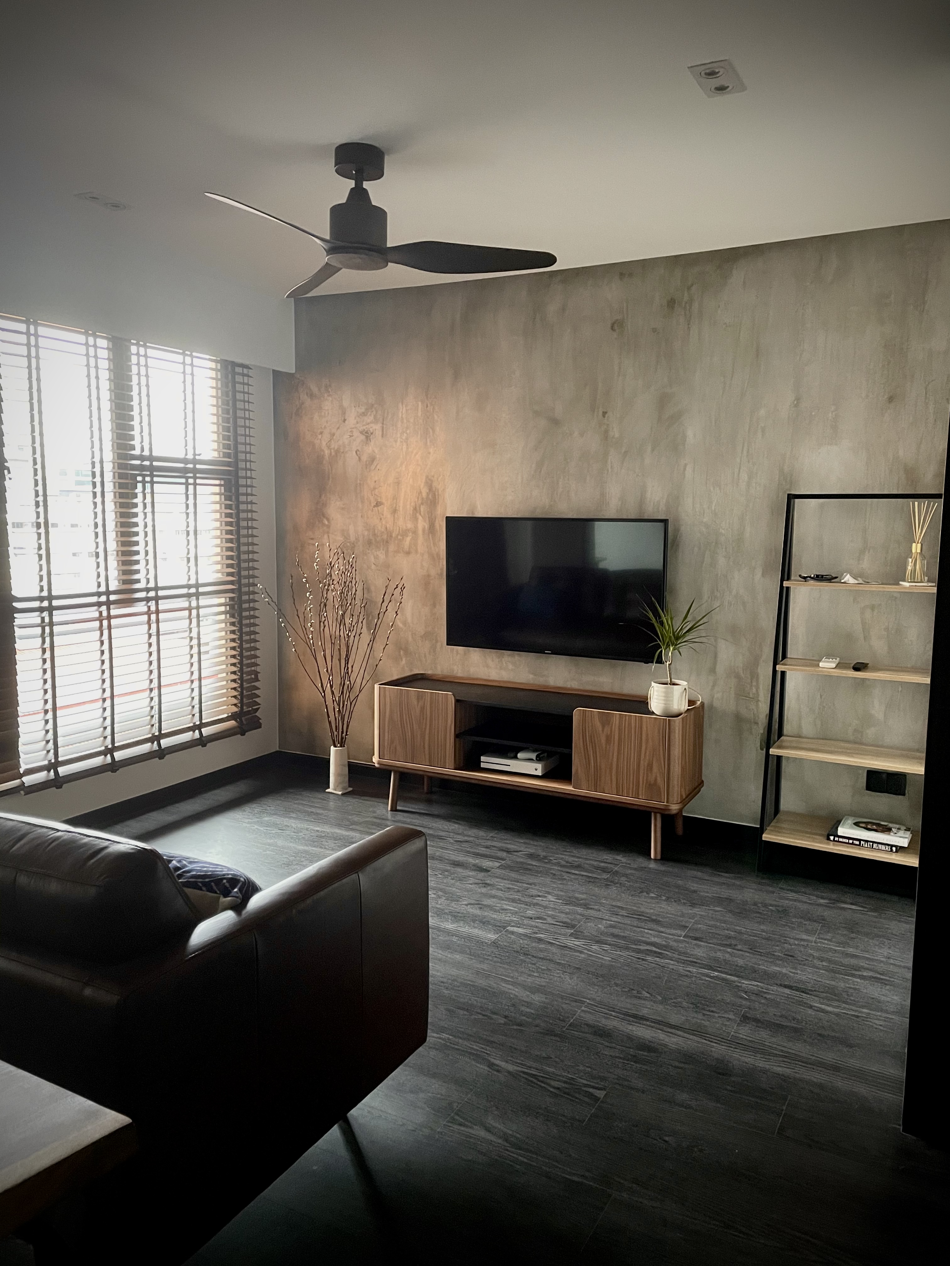 Reimagined boundaries & enlarged common spaces for us - Modern minimalist living room, sleek entertainment center, large