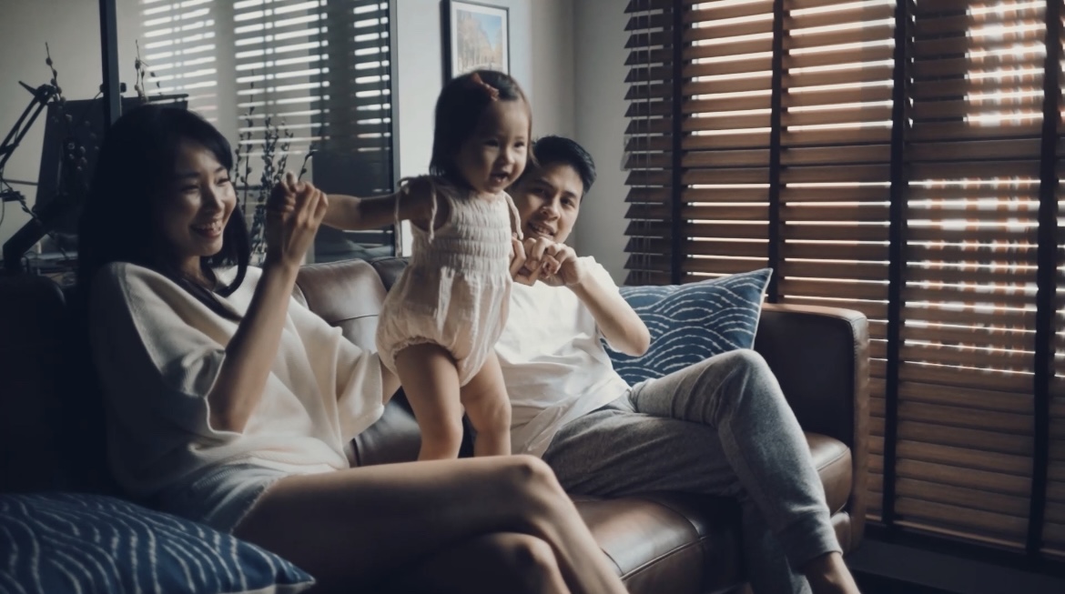 Reimagined boundaries & enlarged common spaces for us - Family moment, parents and child, indoor scene, cozy living room