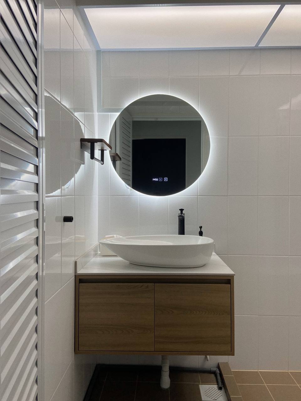 Mid-modern century with hand-me-down built-ins - Modern minimalist bathroom, sleek vanity, floating shelf, oval mirror